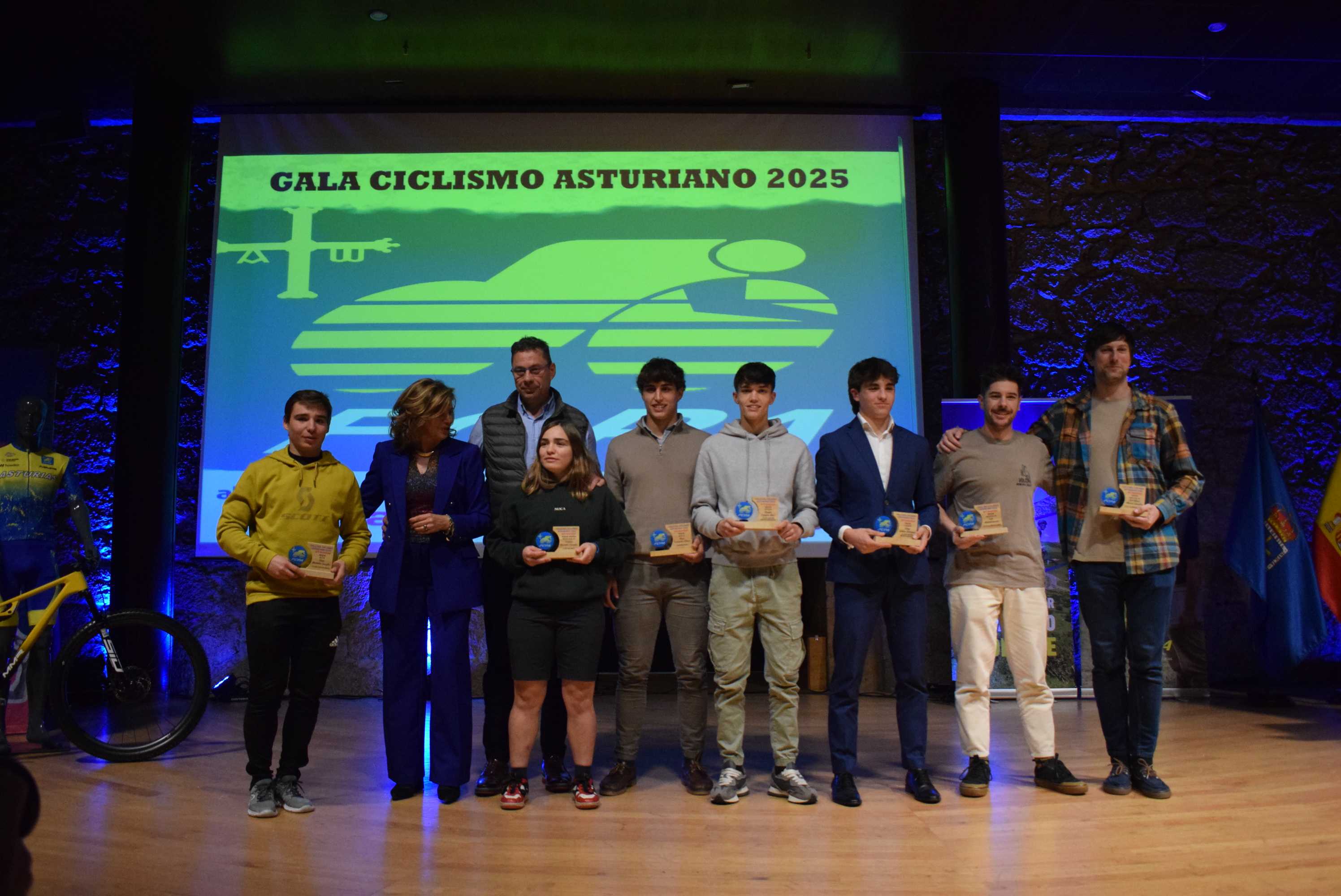 La Gala del Ciclismo Asturiano Premia la Diversidad y el Relevo Generacional en una Noche de Emociones