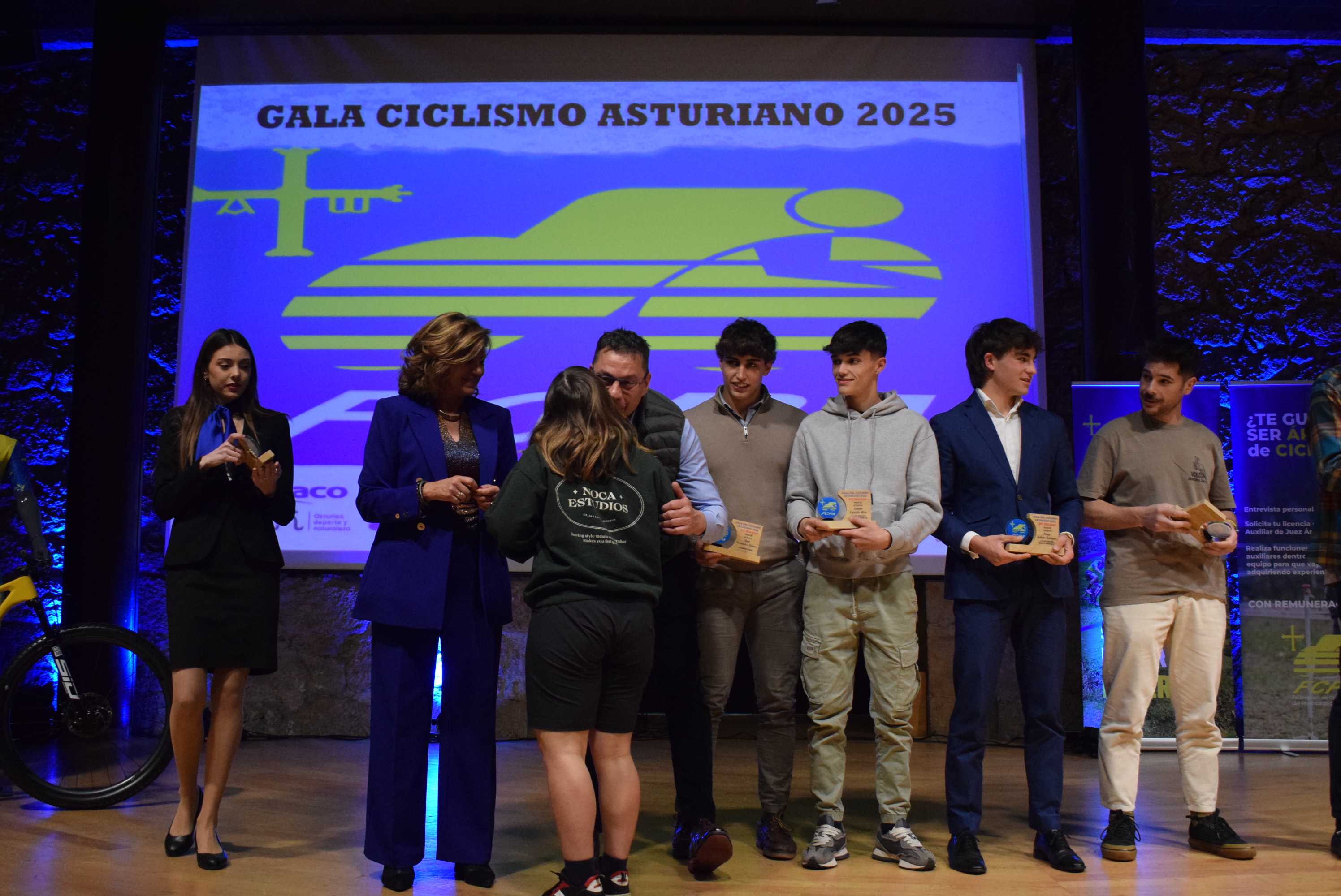 La Gala del Ciclismo Asturiano Premia la Diversidad y el Relevo Generacional en una Noche de Emociones