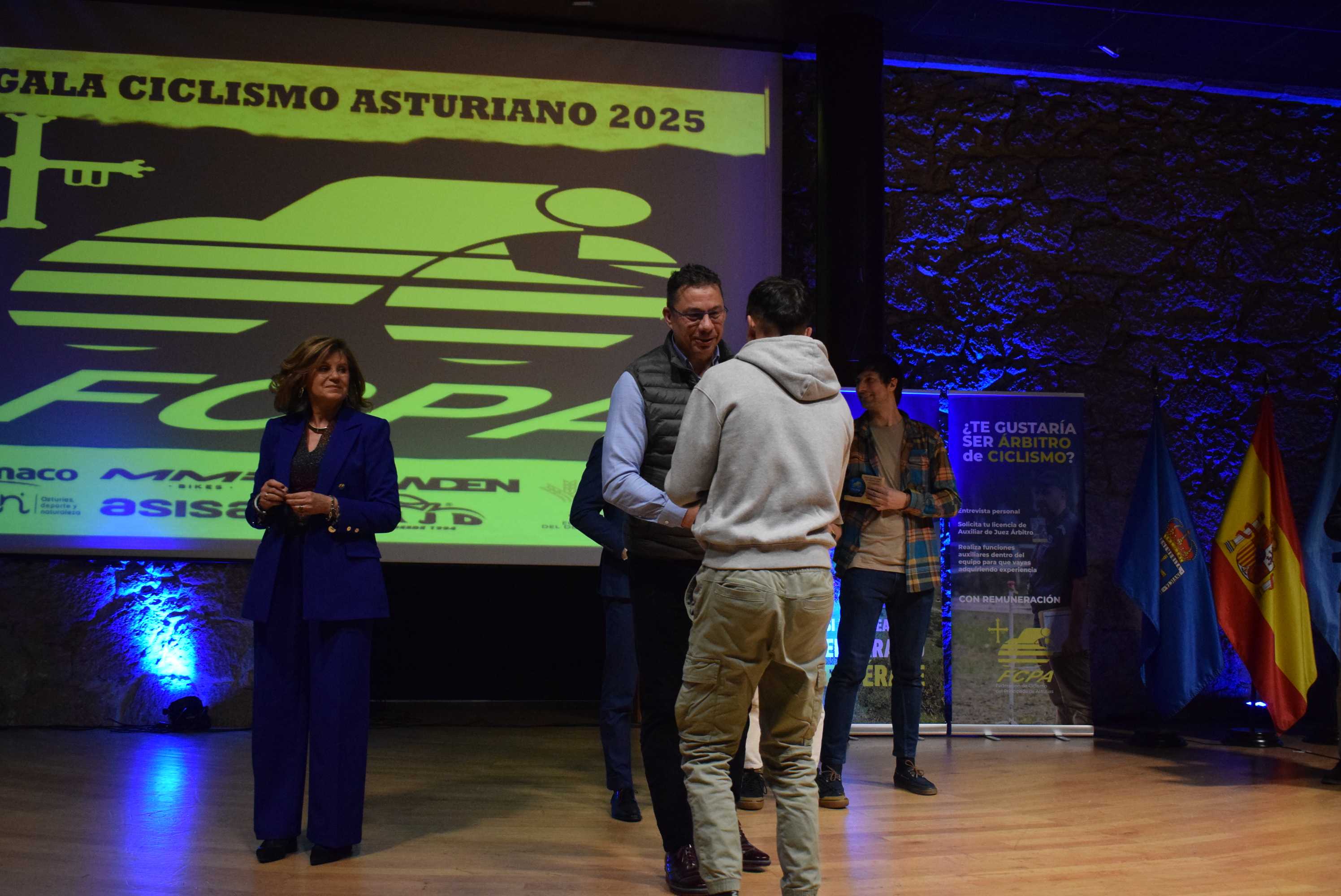 La Gala del Ciclismo Asturiano Premia la Diversidad y el Relevo Generacional en una Noche de Emociones