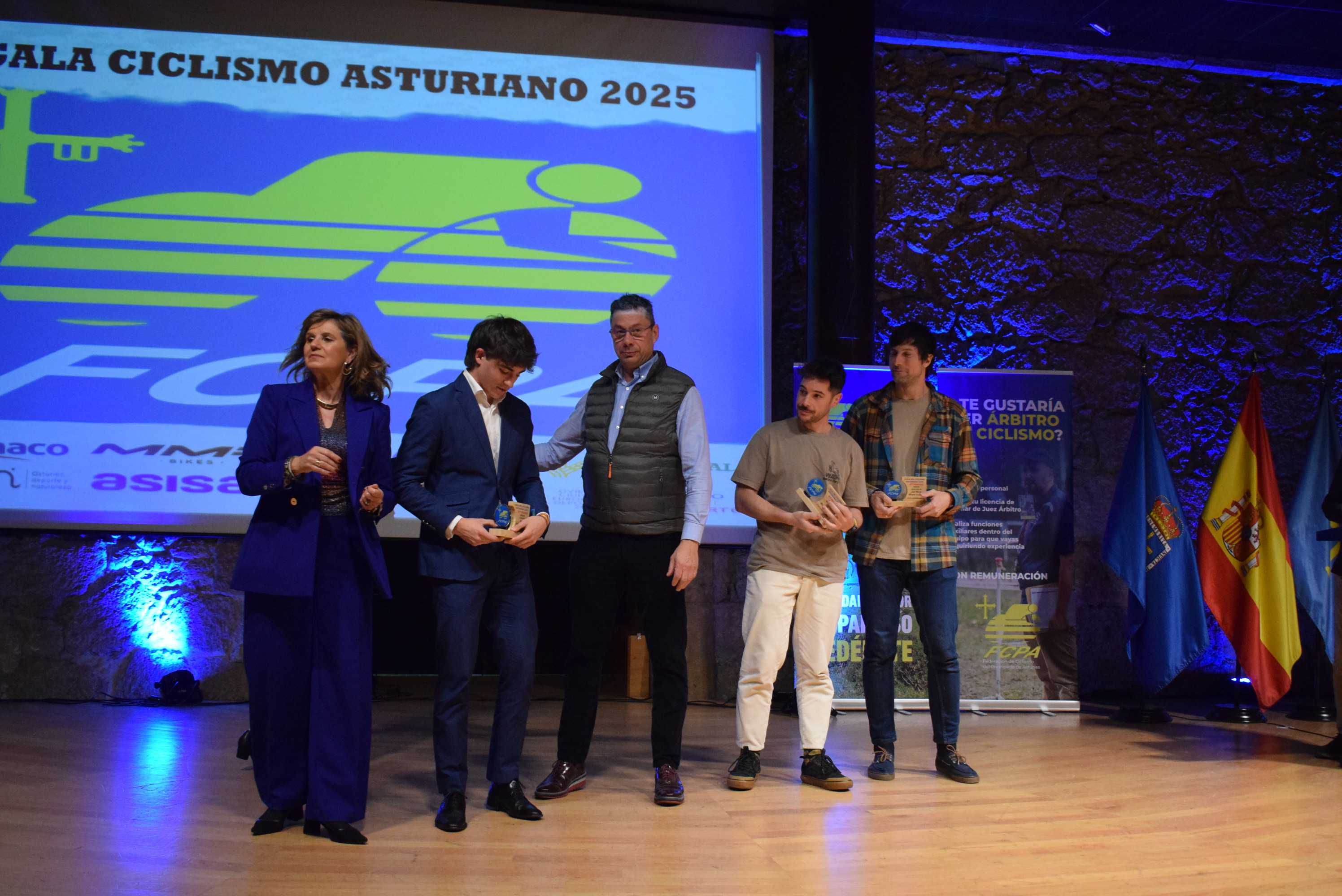 La Gala del Ciclismo Asturiano Premia la Diversidad y el Relevo Generacional en una Noche de Emociones