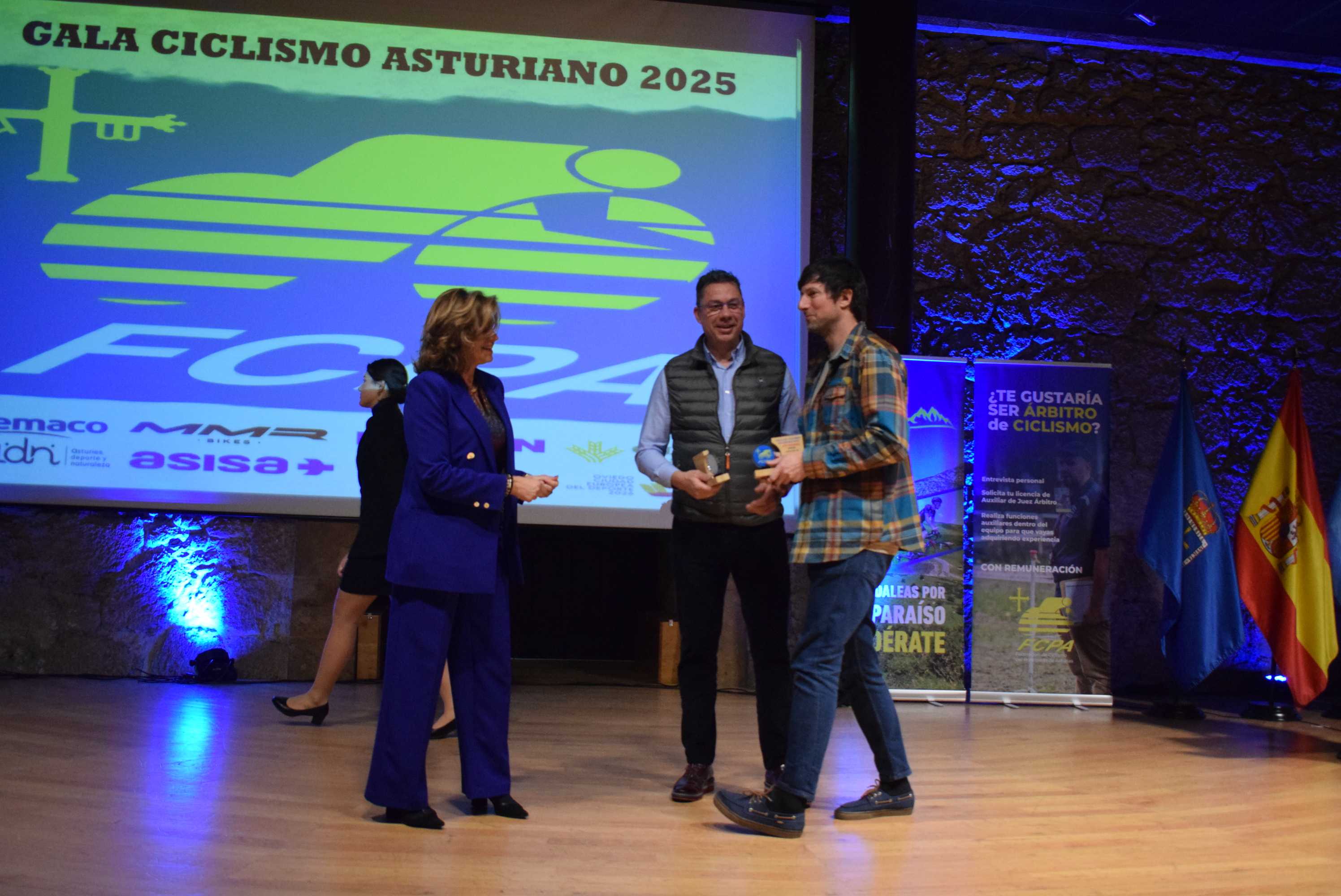 La Gala del Ciclismo Asturiano Premia la Diversidad y el Relevo Generacional en una Noche de Emociones