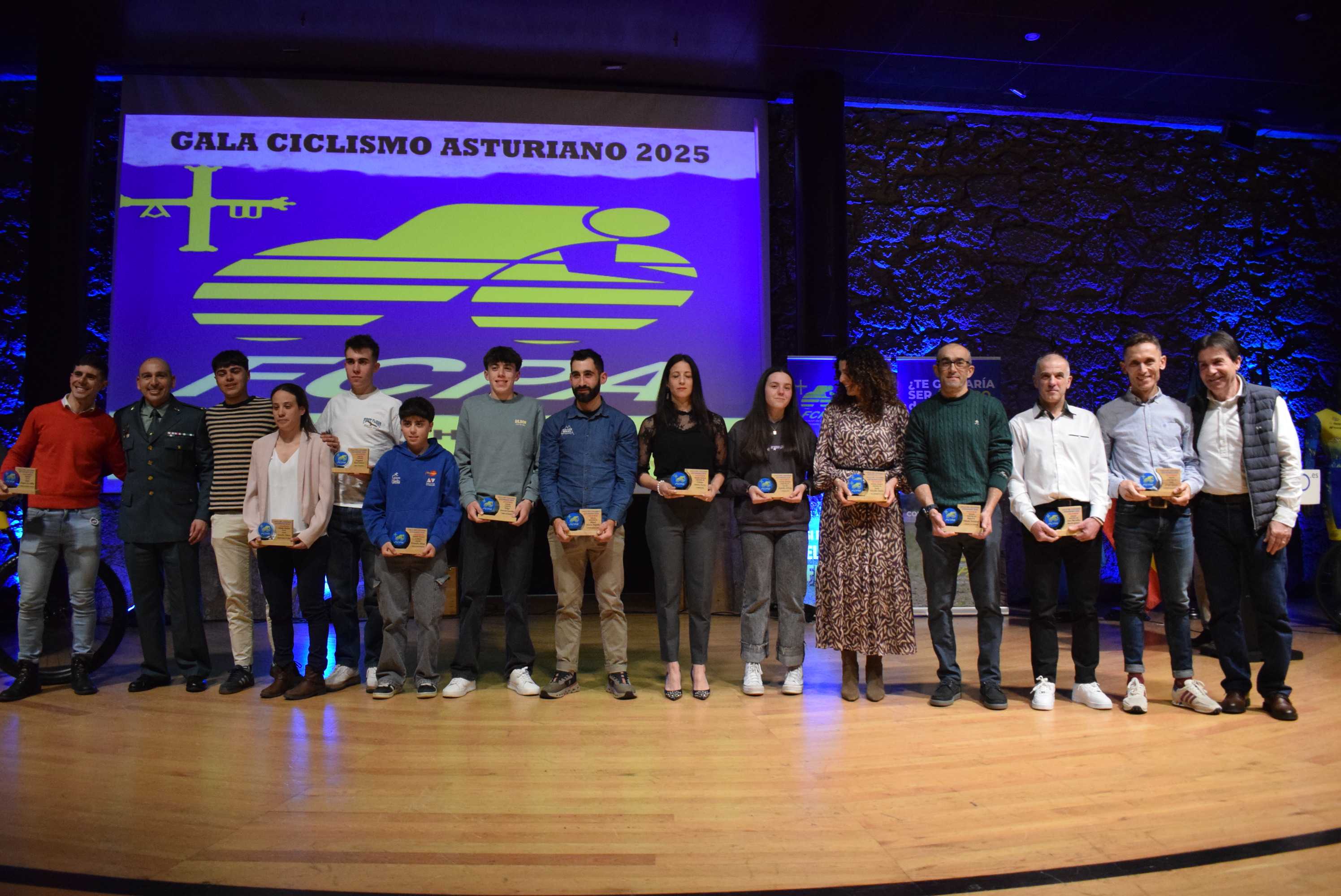 La Gala del Ciclismo Asturiano Premia la Diversidad y el Relevo Generacional en una Noche de Emociones