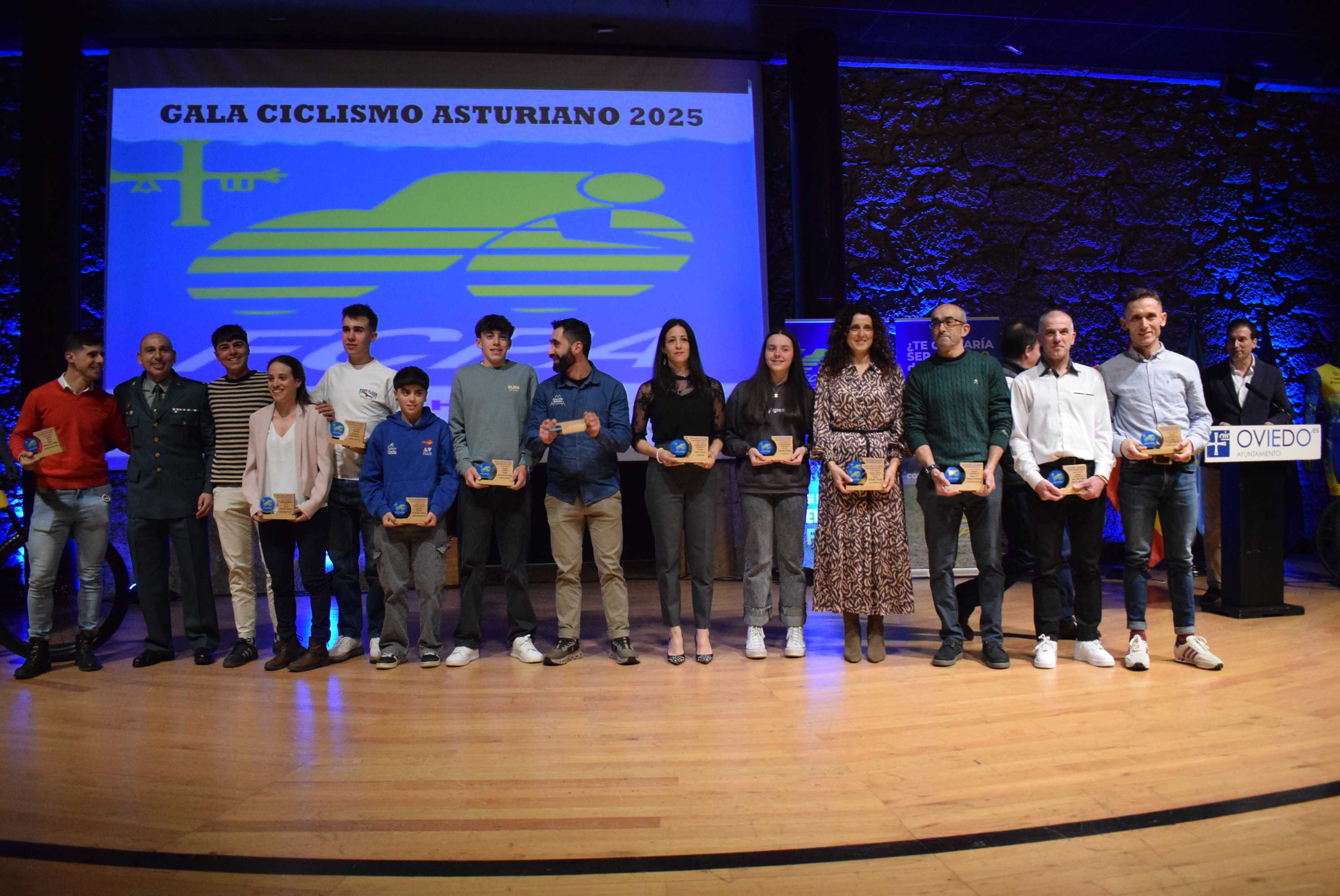 La Gala del Ciclismo Asturiano Premia la Diversidad y el Relevo Generacional en una Noche de Emociones