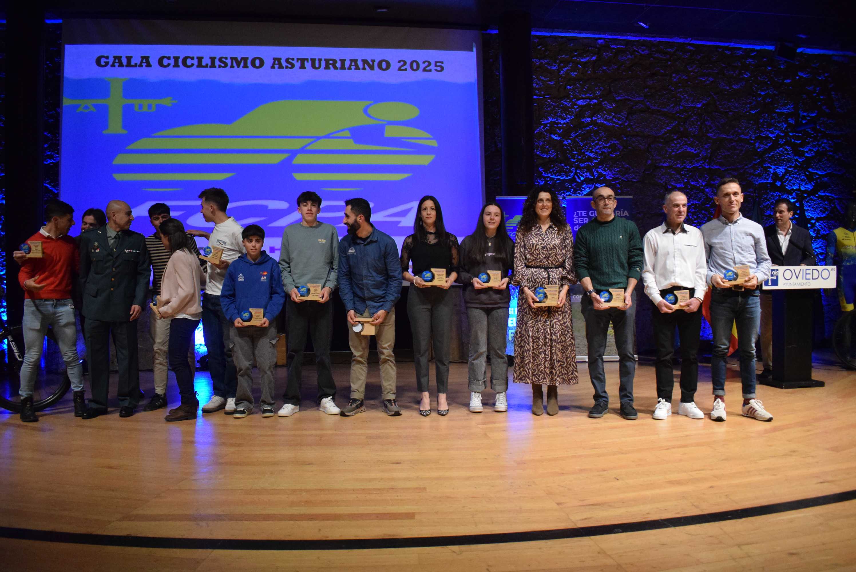 La Gala del Ciclismo Asturiano Premia la Diversidad y el Relevo Generacional en una Noche de Emociones
