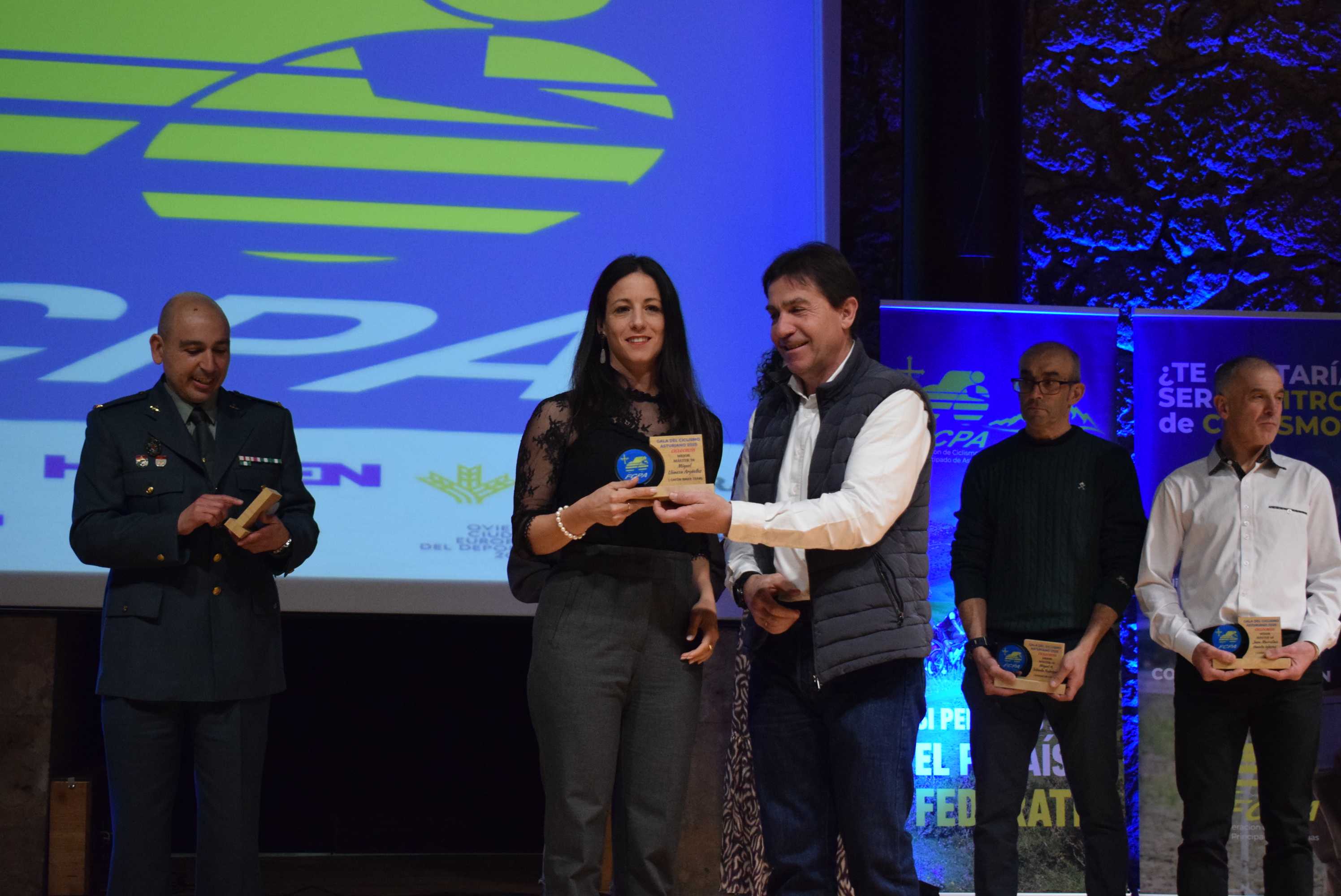 La Gala del Ciclismo Asturiano Premia la Diversidad y el Relevo Generacional en una Noche de Emociones