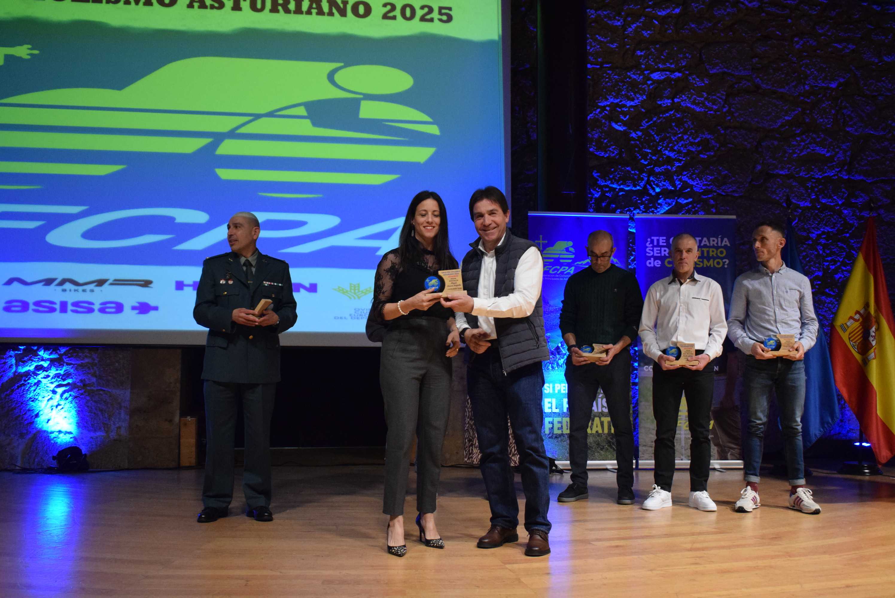 La Gala del Ciclismo Asturiano Premia la Diversidad y el Relevo Generacional en una Noche de Emociones