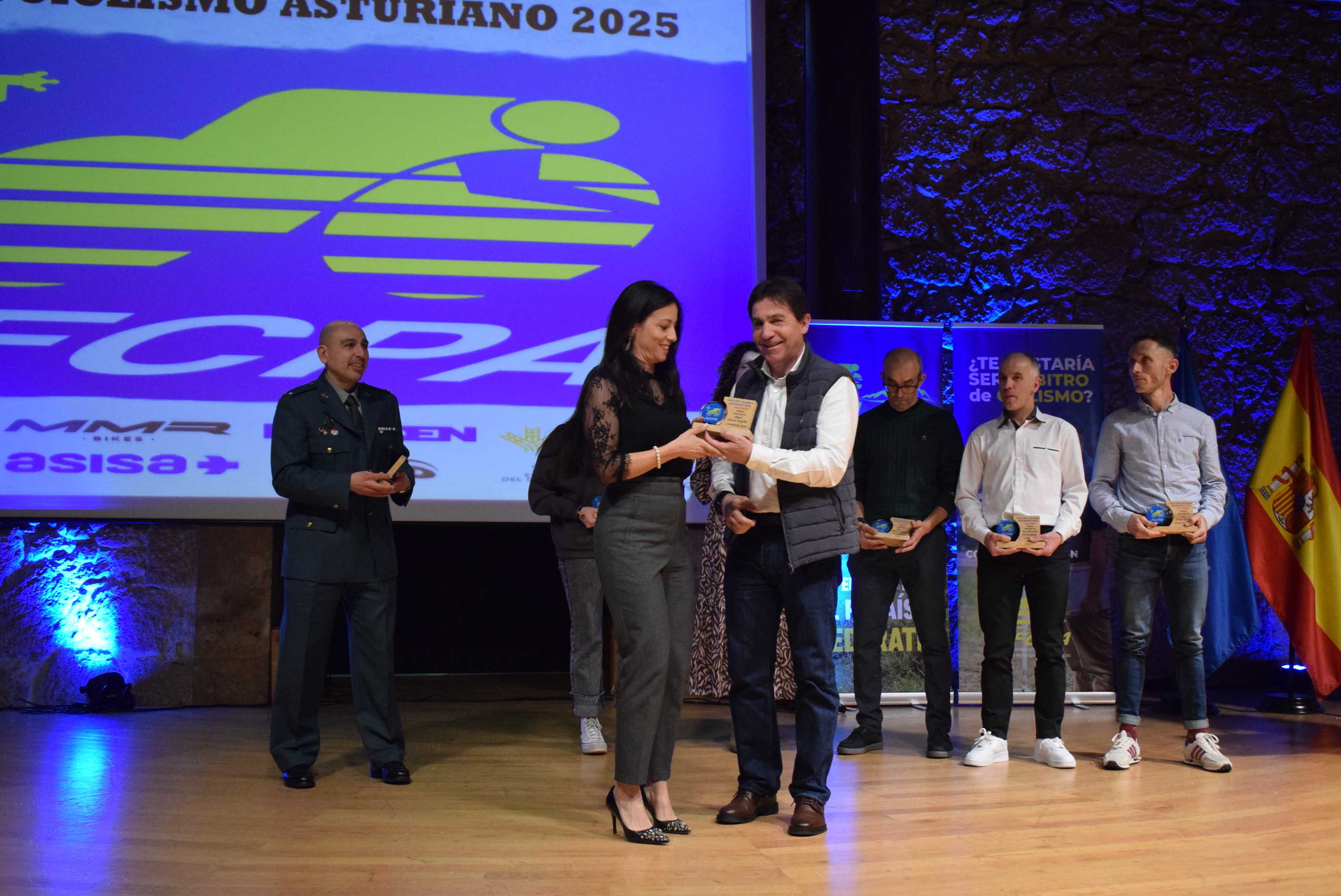 La Gala del Ciclismo Asturiano Premia la Diversidad y el Relevo Generacional en una Noche de Emociones
