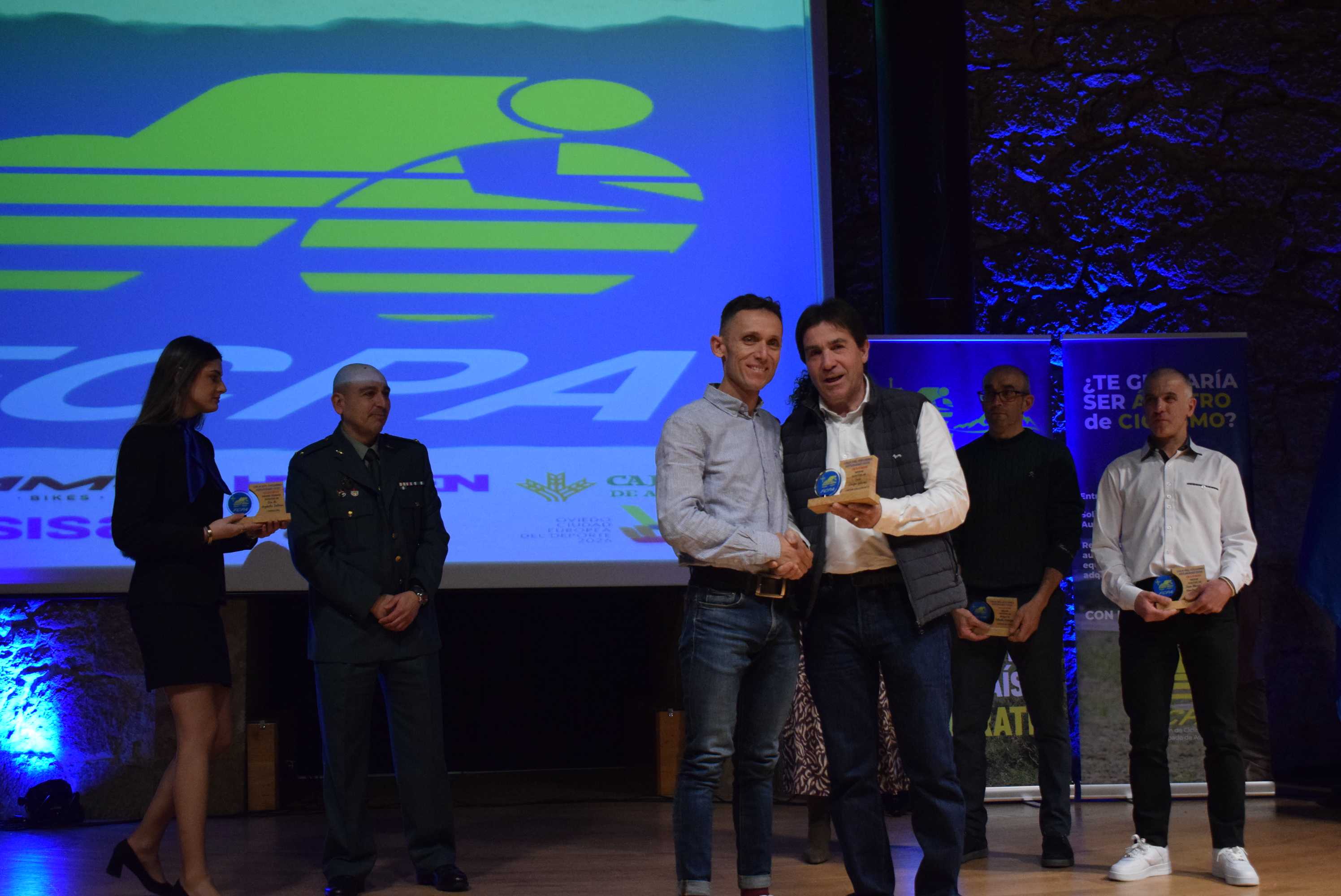 La Gala del Ciclismo Asturiano Premia la Diversidad y el Relevo Generacional en una Noche de Emociones