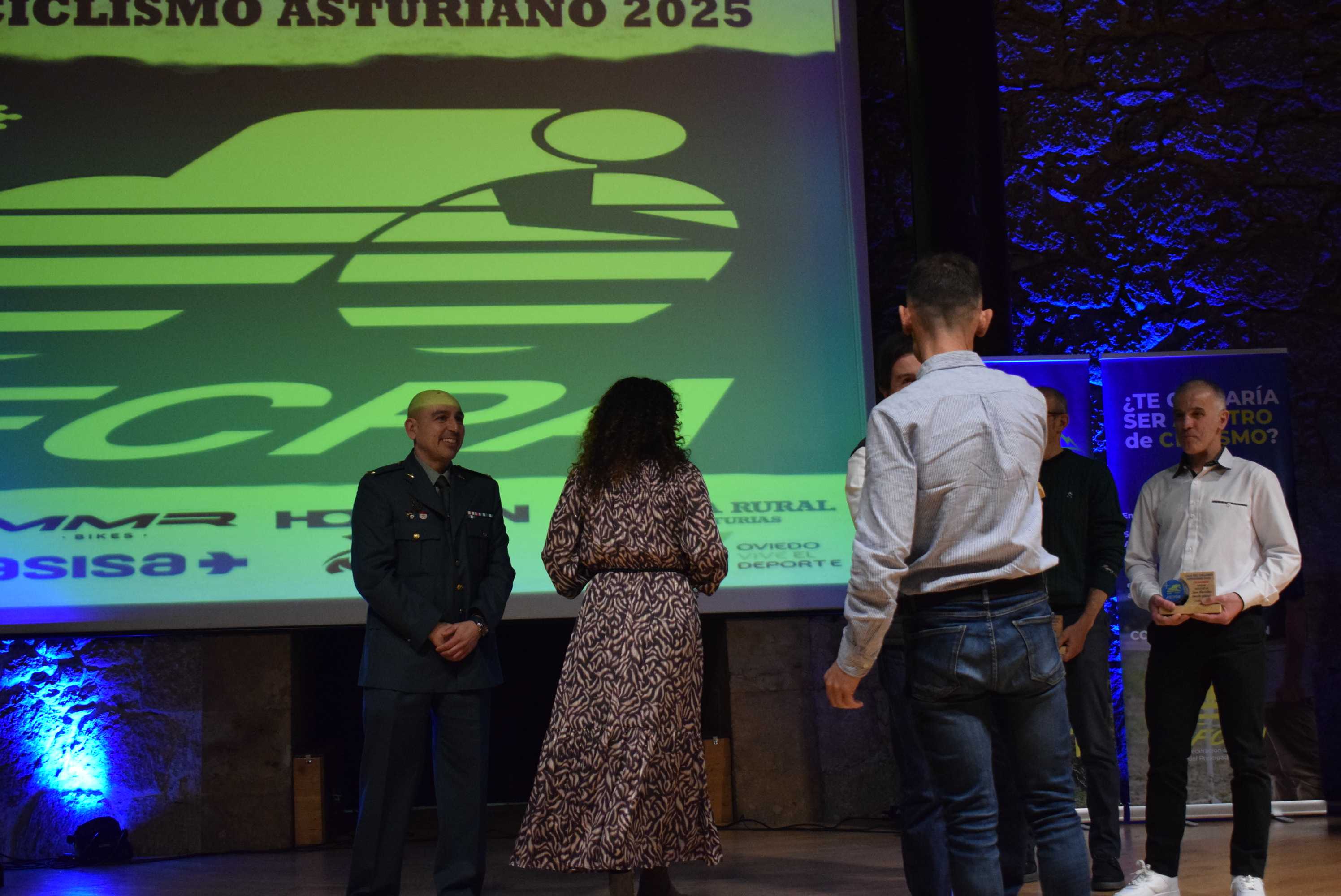 La Gala del Ciclismo Asturiano Premia la Diversidad y el Relevo Generacional en una Noche de Emociones
