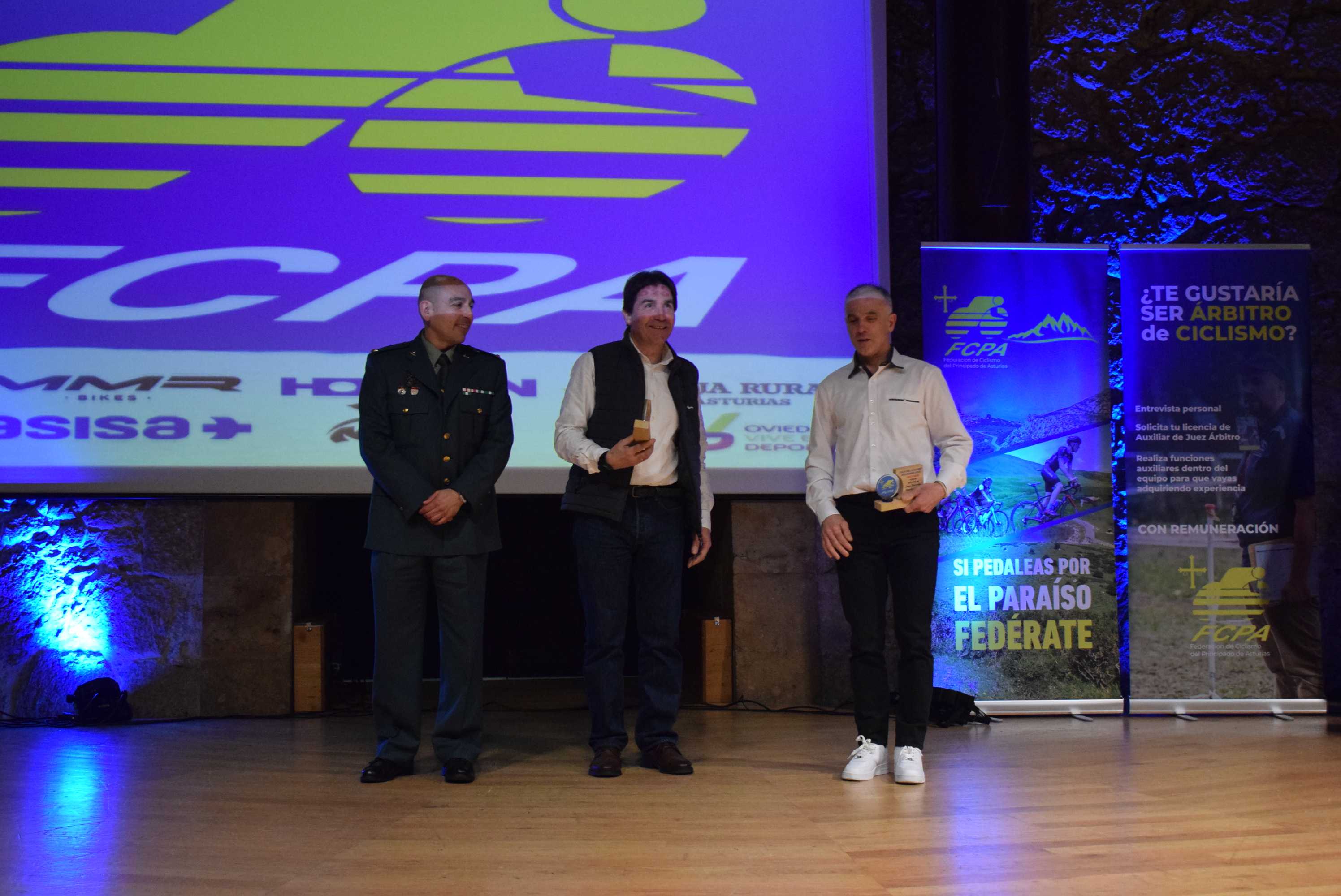 La Gala del Ciclismo Asturiano Premia la Diversidad y el Relevo Generacional en una Noche de Emociones