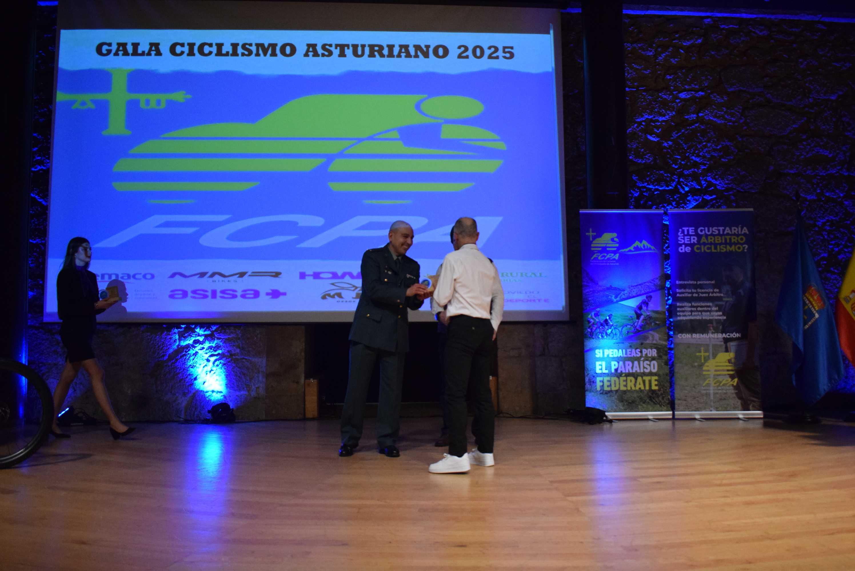 La Gala del Ciclismo Asturiano Premia la Diversidad y el Relevo Generacional en una Noche de Emociones