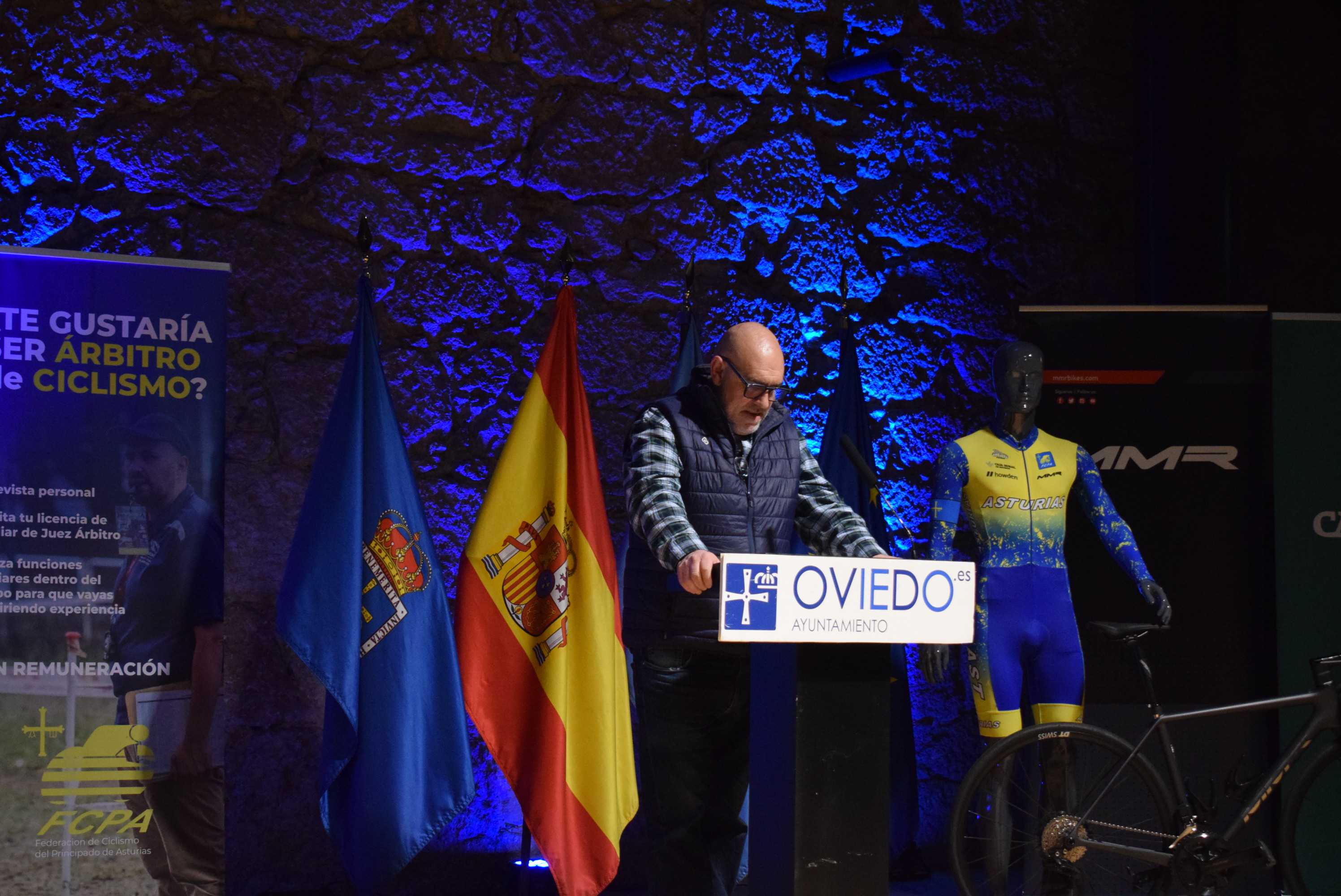 La Gala del Ciclismo Asturiano Premia la Diversidad y el Relevo Generacional en una Noche de Emociones
