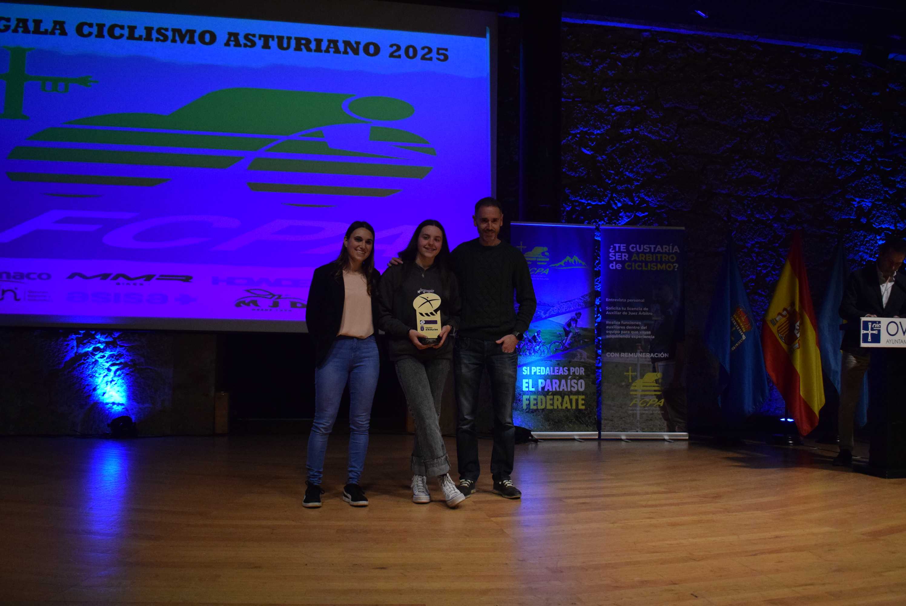La Gala del Ciclismo Asturiano Premia la Diversidad y el Relevo Generacional en una Noche de Emociones