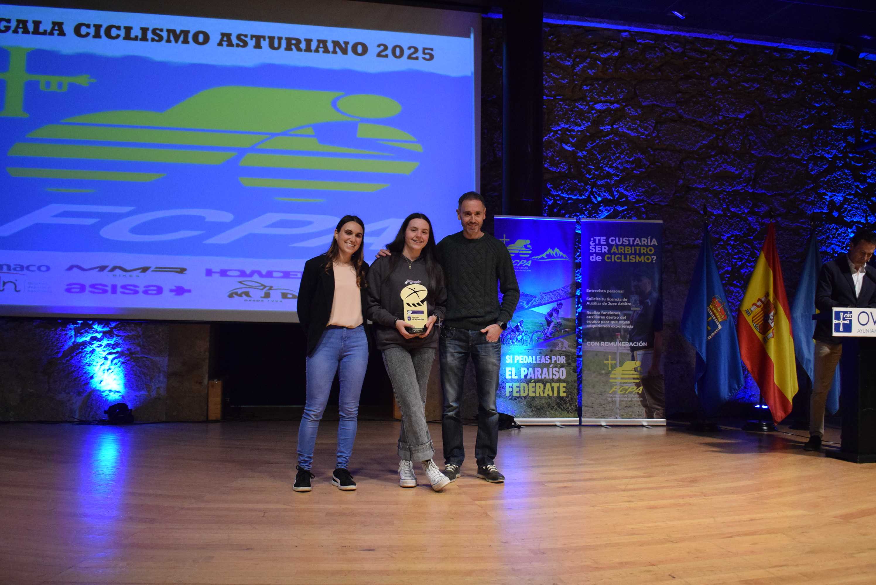 La Gala del Ciclismo Asturiano Premia la Diversidad y el Relevo Generacional en una Noche de Emociones