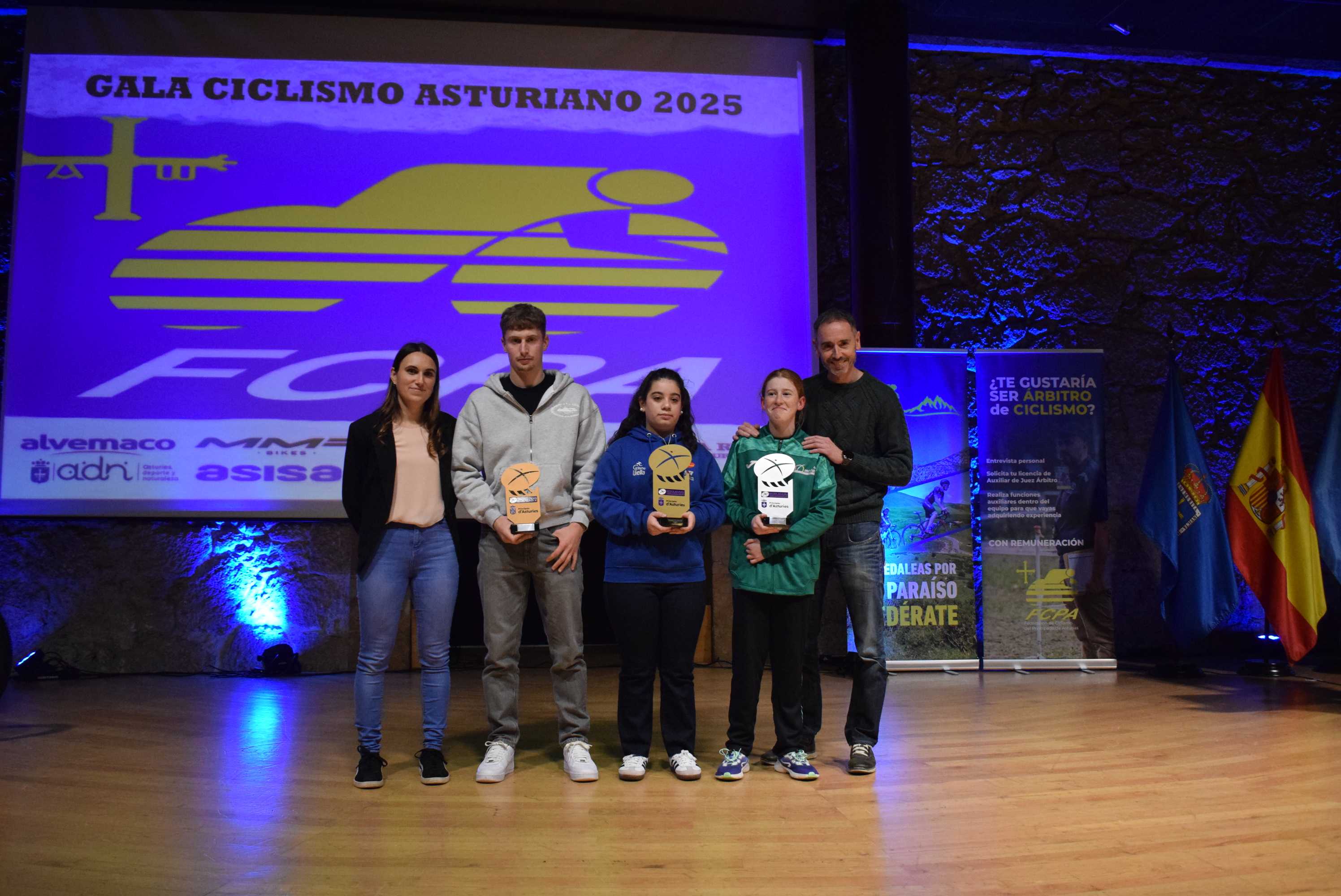 La Gala del Ciclismo Asturiano Premia la Diversidad y el Relevo Generacional en una Noche de Emociones