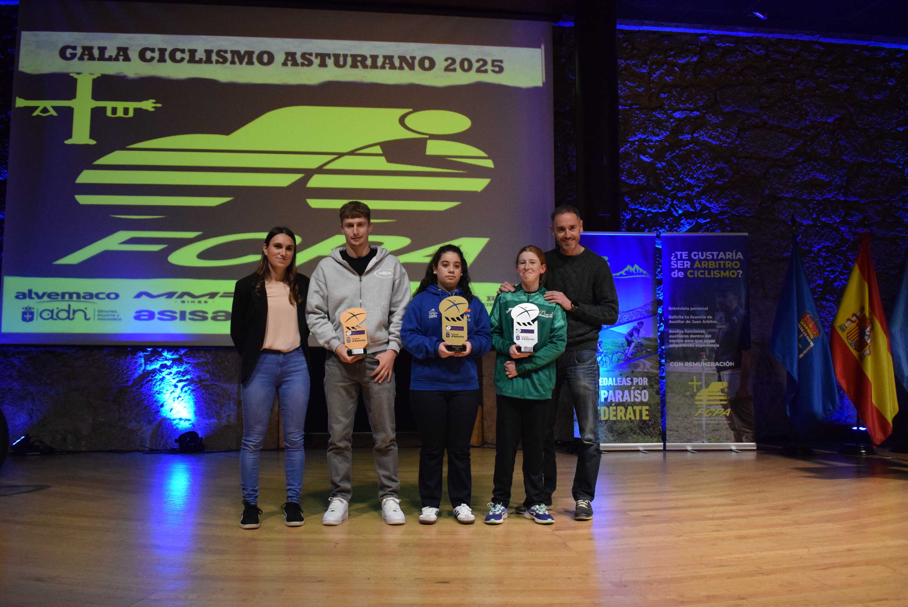 La Gala del Ciclismo Asturiano Premia la Diversidad y el Relevo Generacional en una Noche de Emociones