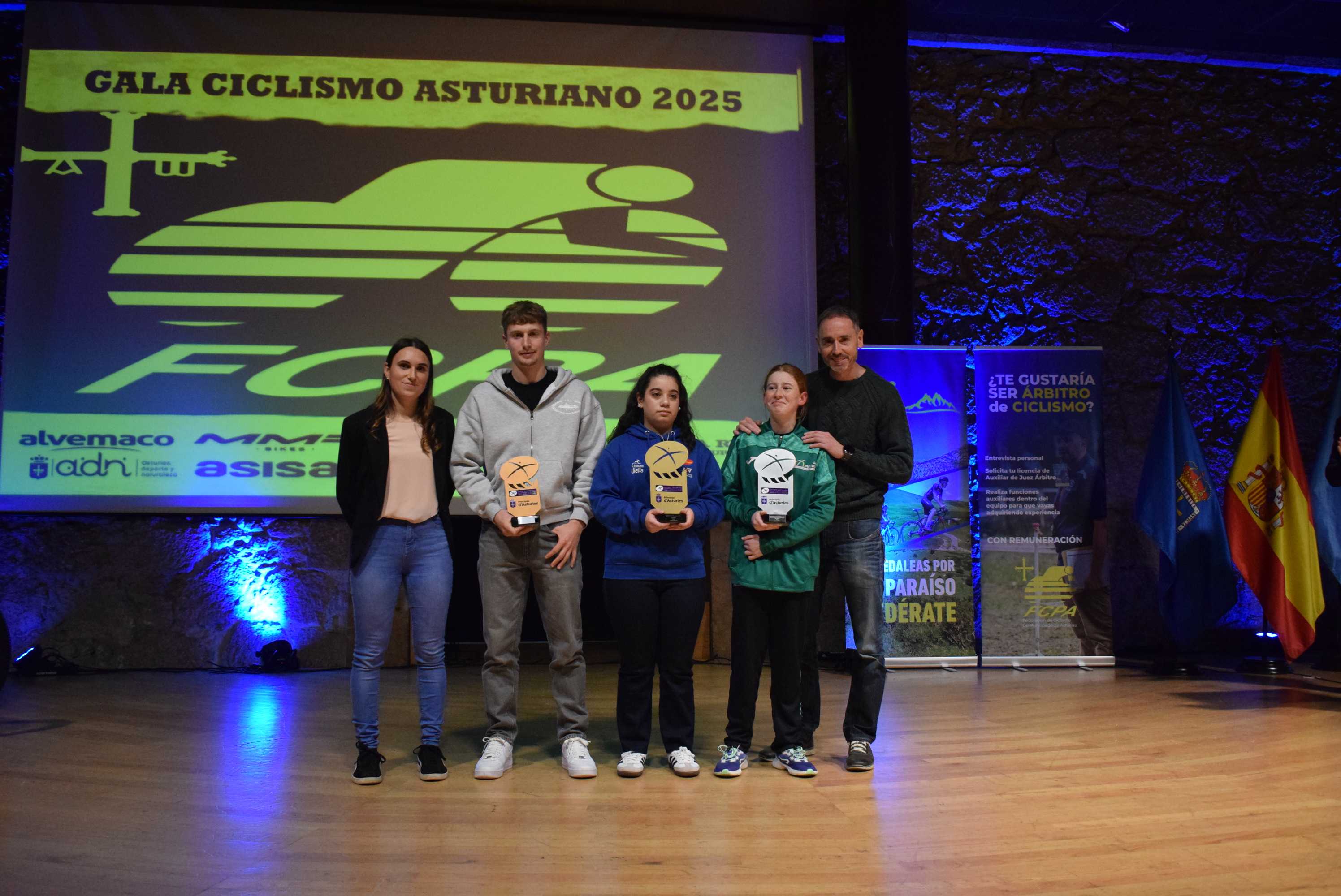 La Gala del Ciclismo Asturiano Premia la Diversidad y el Relevo Generacional en una Noche de Emociones