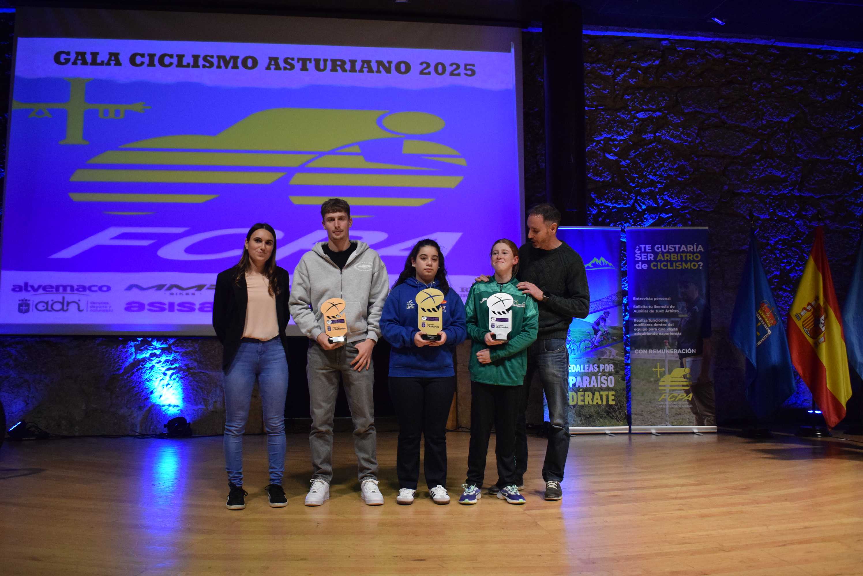 La Gala del Ciclismo Asturiano Premia la Diversidad y el Relevo Generacional en una Noche de Emociones