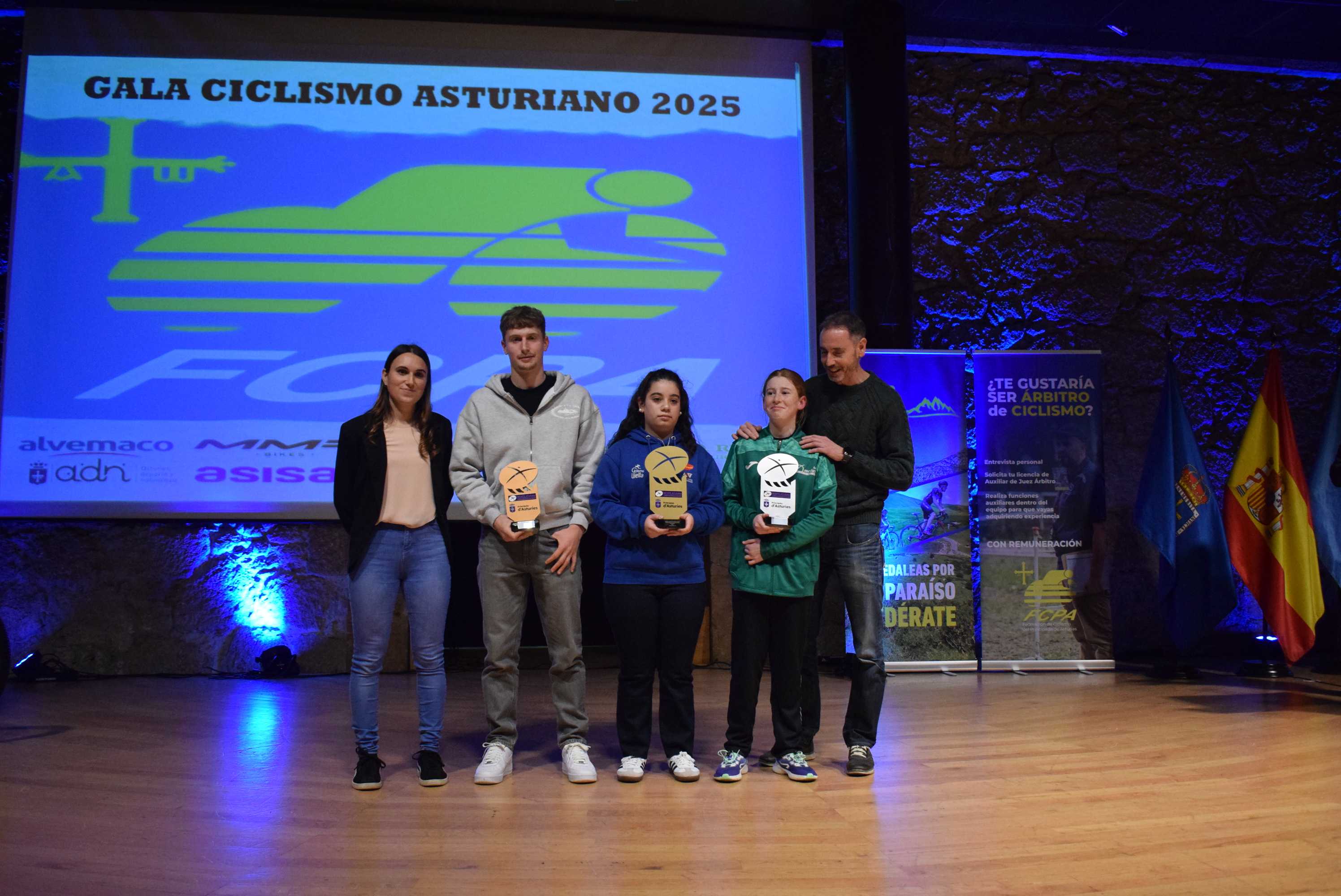 La Gala del Ciclismo Asturiano Premia la Diversidad y el Relevo Generacional en una Noche de Emociones