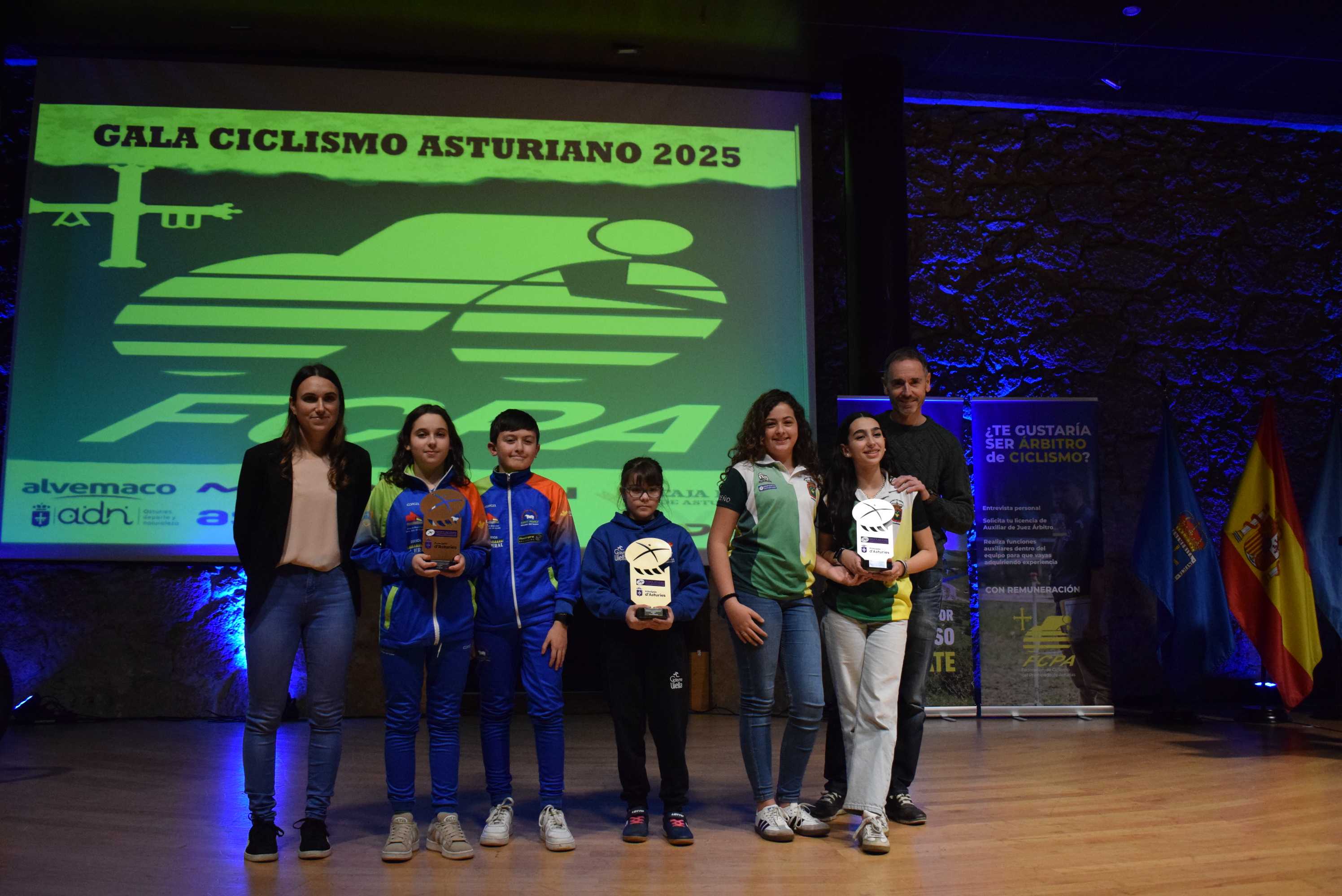 La Gala del Ciclismo Asturiano Premia la Diversidad y el Relevo Generacional en una Noche de Emociones