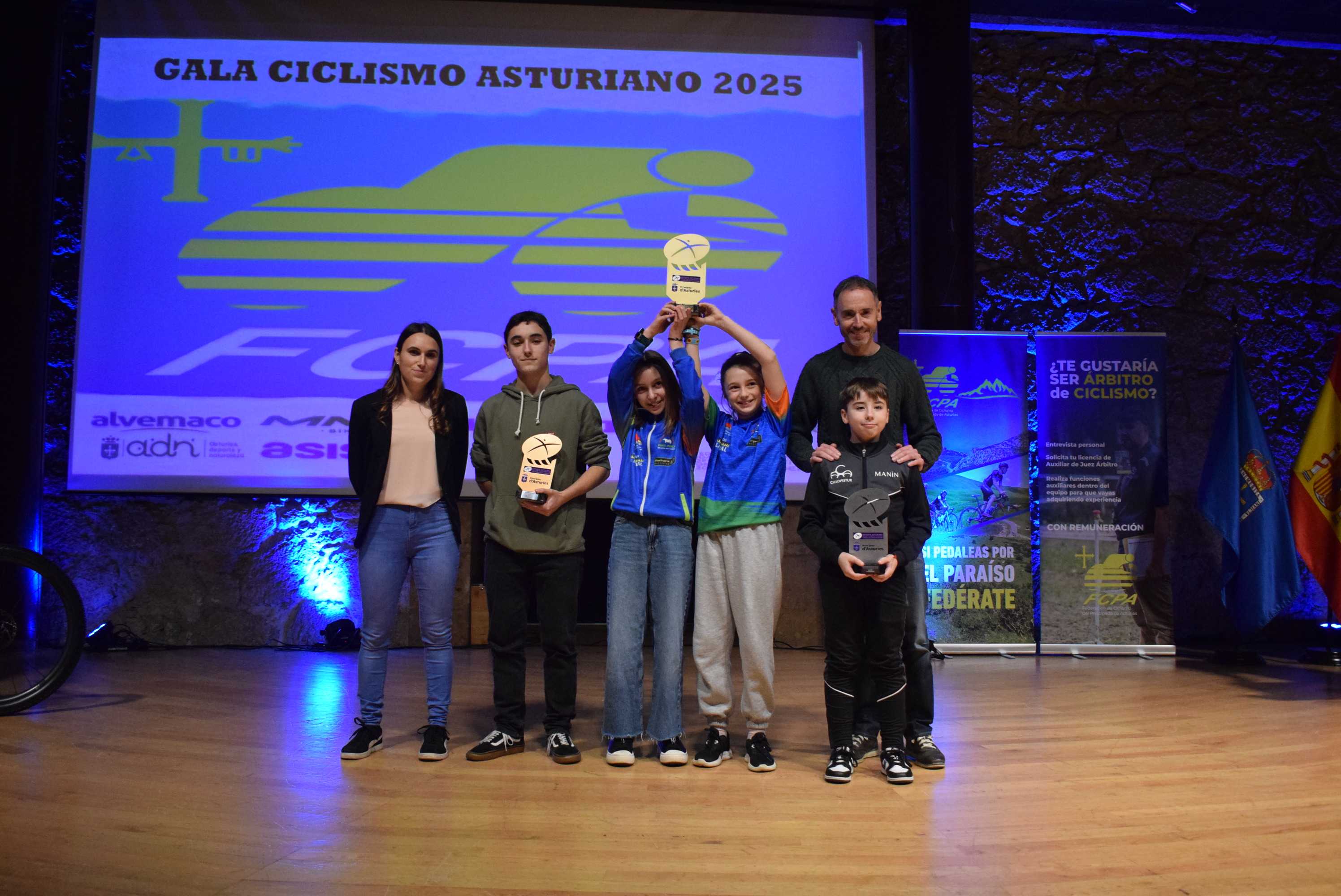La Gala del Ciclismo Asturiano Premia la Diversidad y el Relevo Generacional en una Noche de Emociones