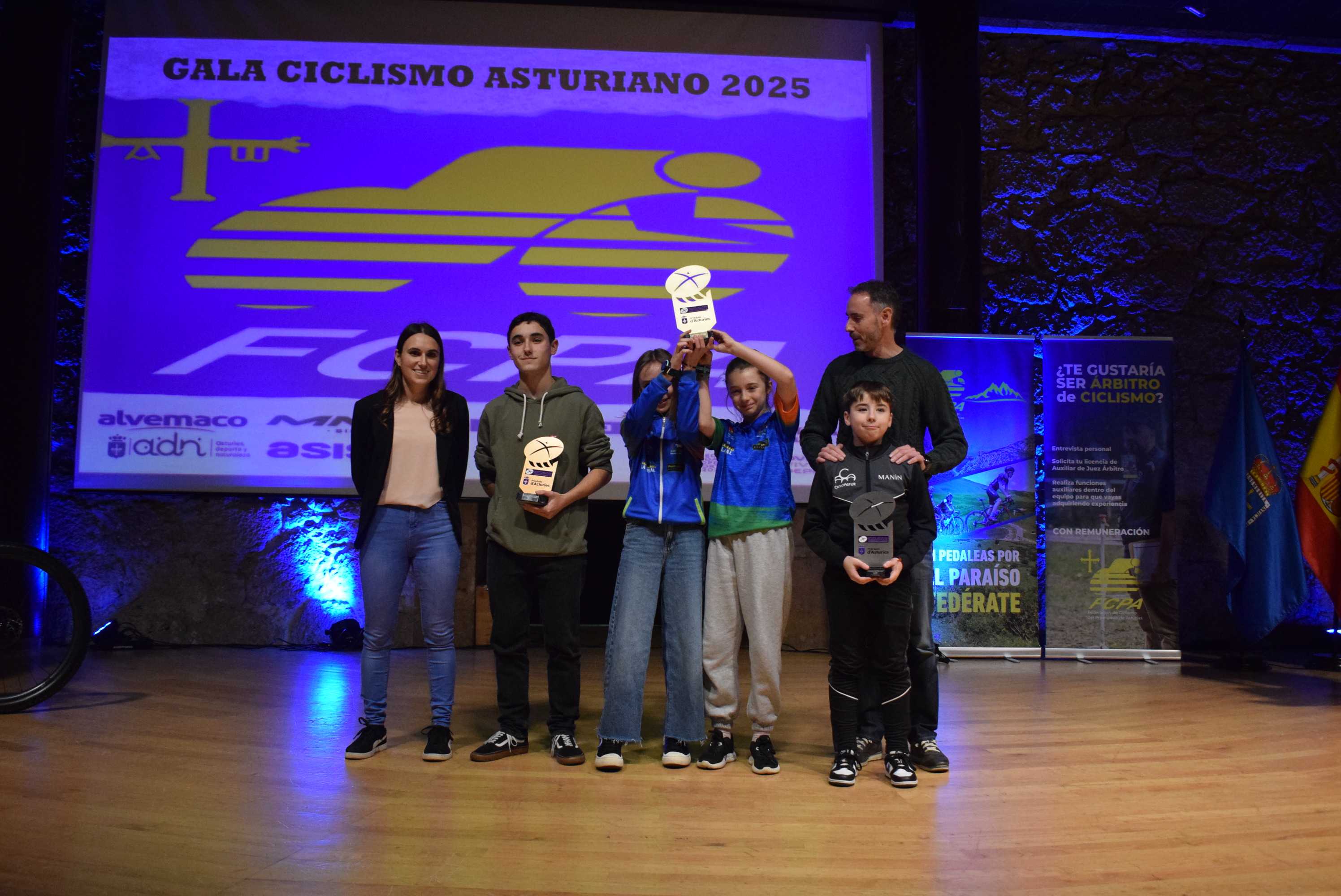 La Gala del Ciclismo Asturiano Premia la Diversidad y el Relevo Generacional en una Noche de Emociones