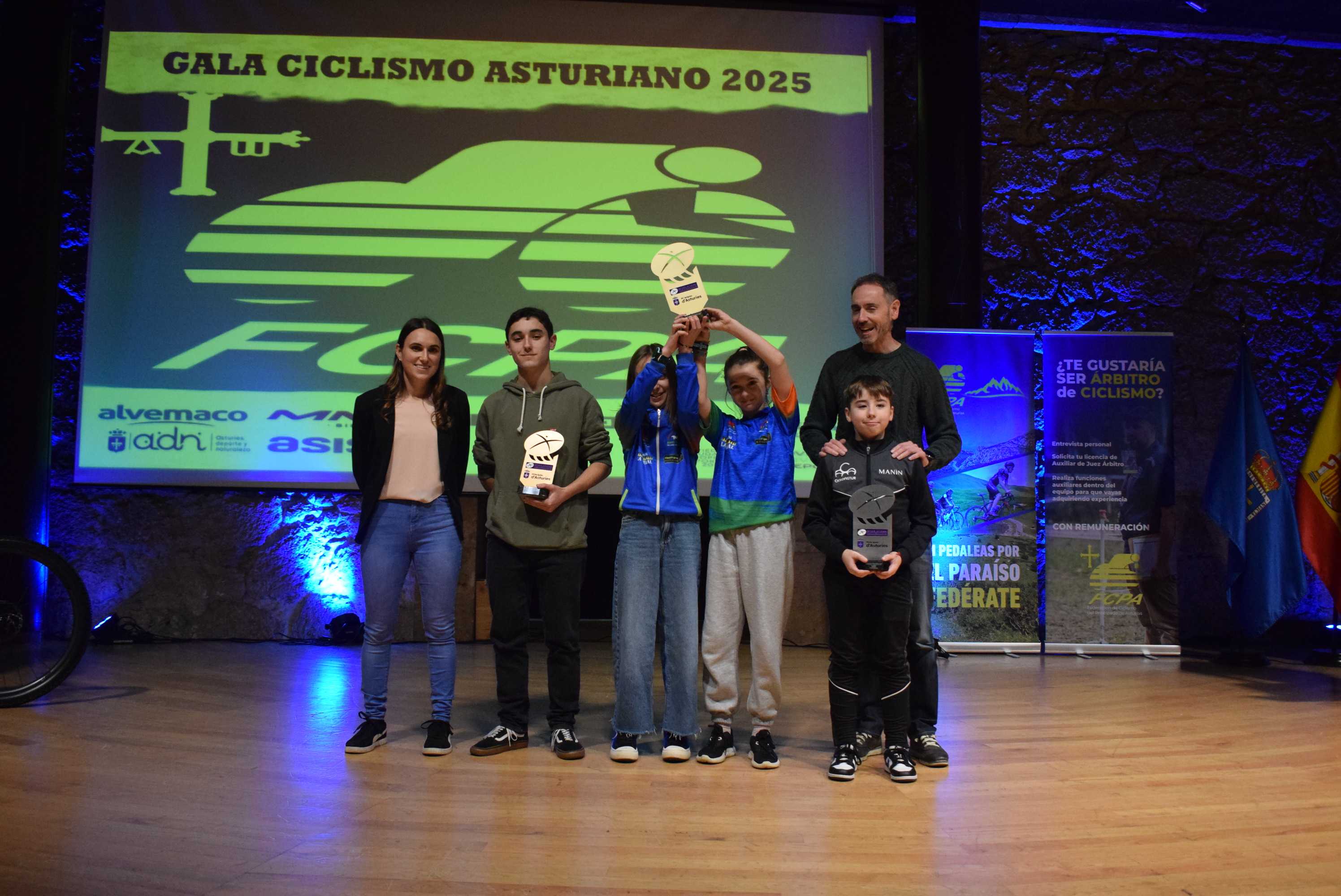 La Gala del Ciclismo Asturiano Premia la Diversidad y el Relevo Generacional en una Noche de Emociones