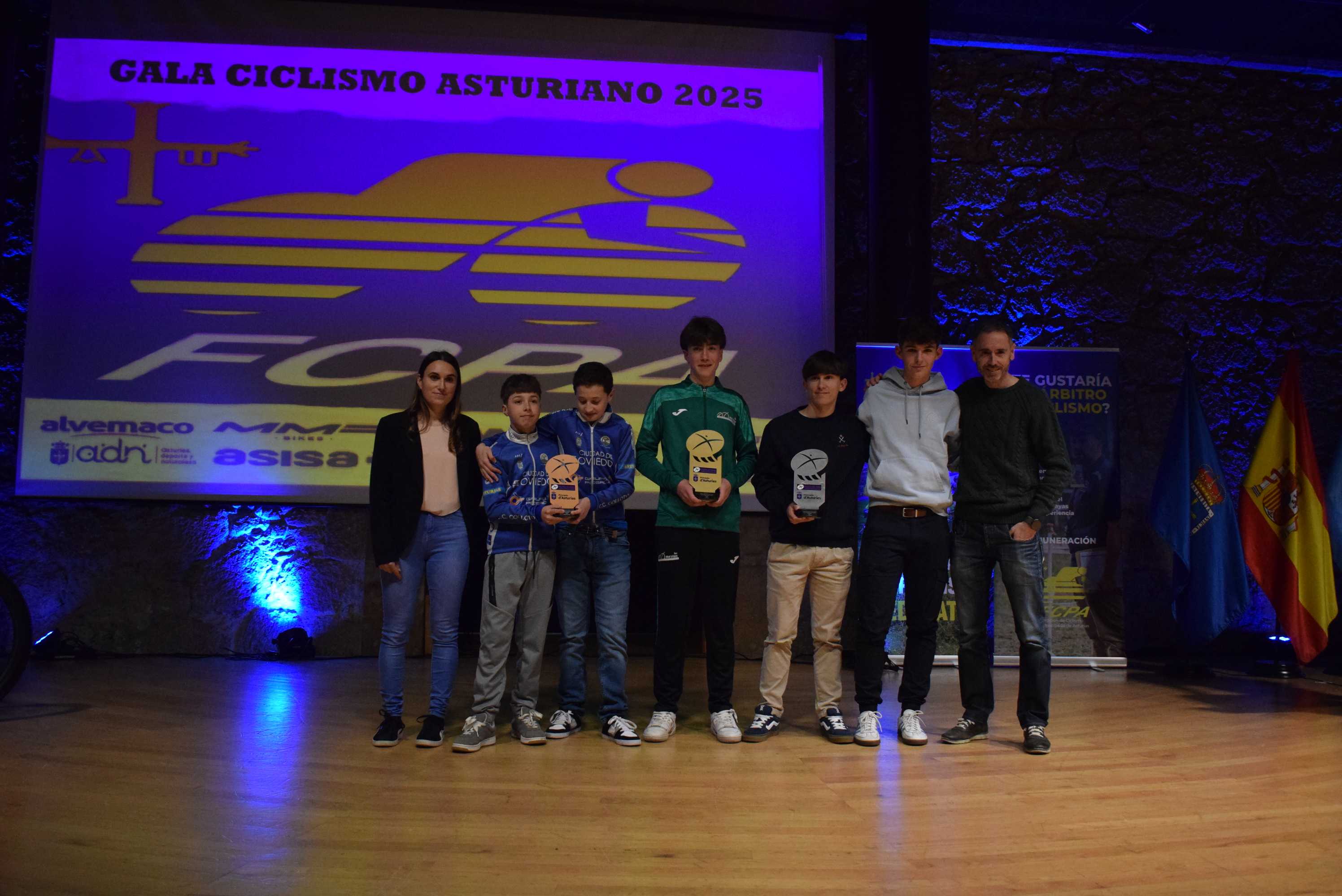La Gala del Ciclismo Asturiano Premia la Diversidad y el Relevo Generacional en una Noche de Emociones