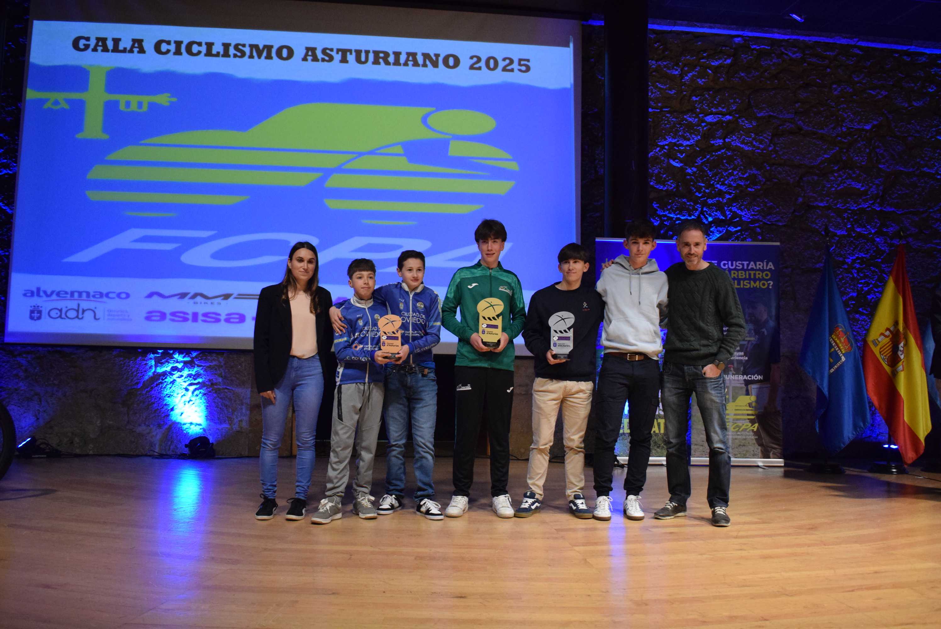 La Gala del Ciclismo Asturiano Premia la Diversidad y el Relevo Generacional en una Noche de Emociones