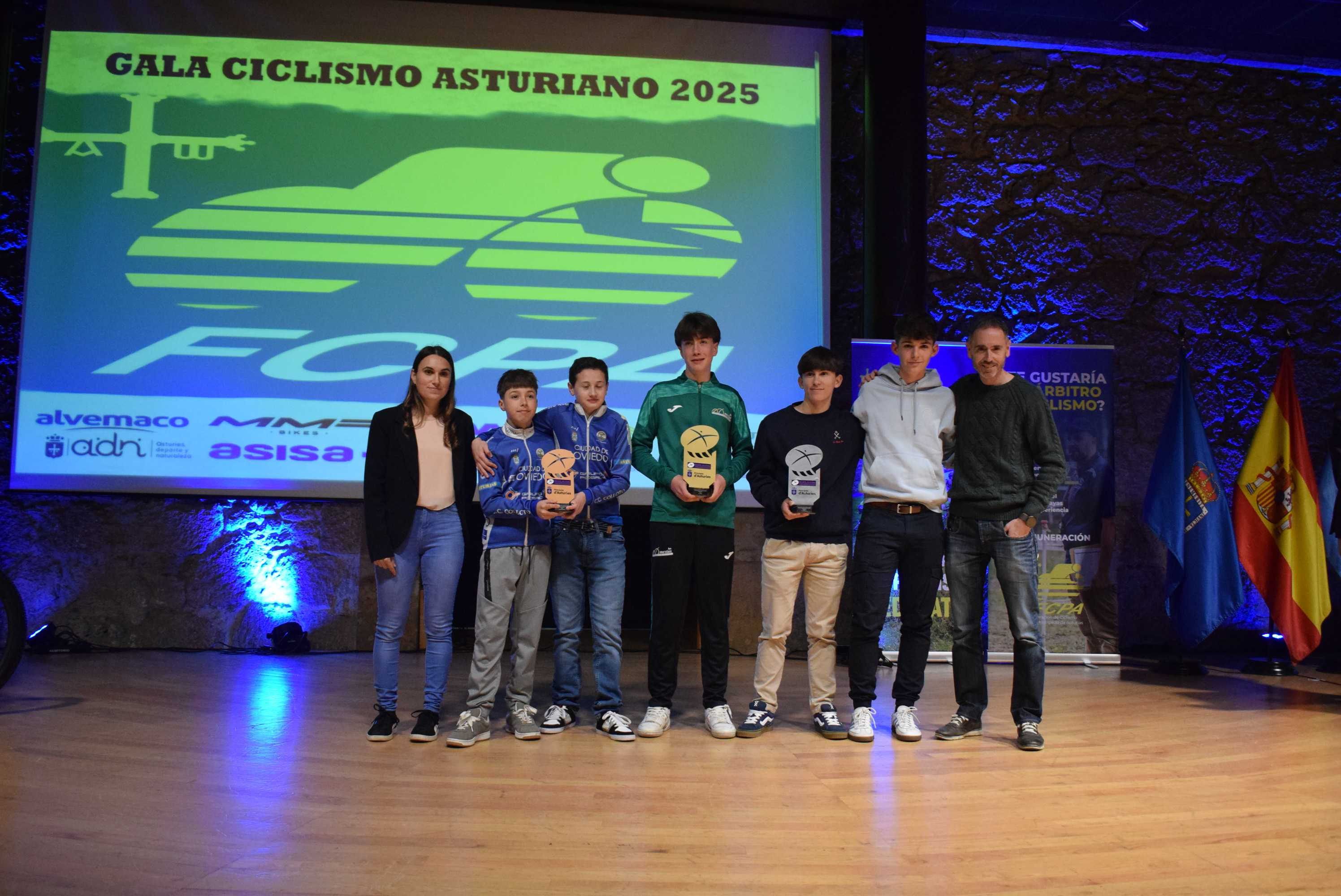 La Gala del Ciclismo Asturiano Premia la Diversidad y el Relevo Generacional en una Noche de Emociones