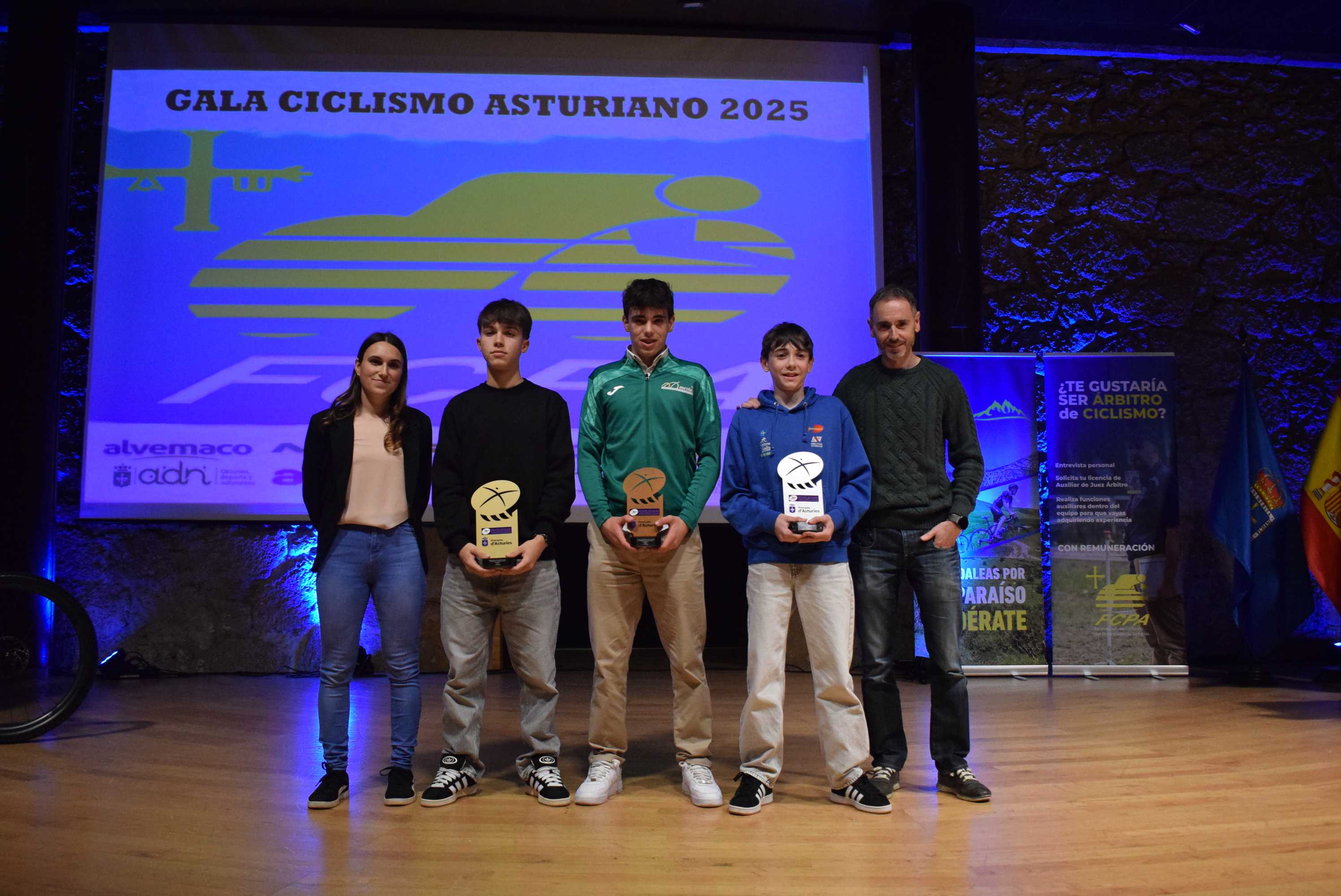 La Gala del Ciclismo Asturiano Premia la Diversidad y el Relevo Generacional en una Noche de Emociones