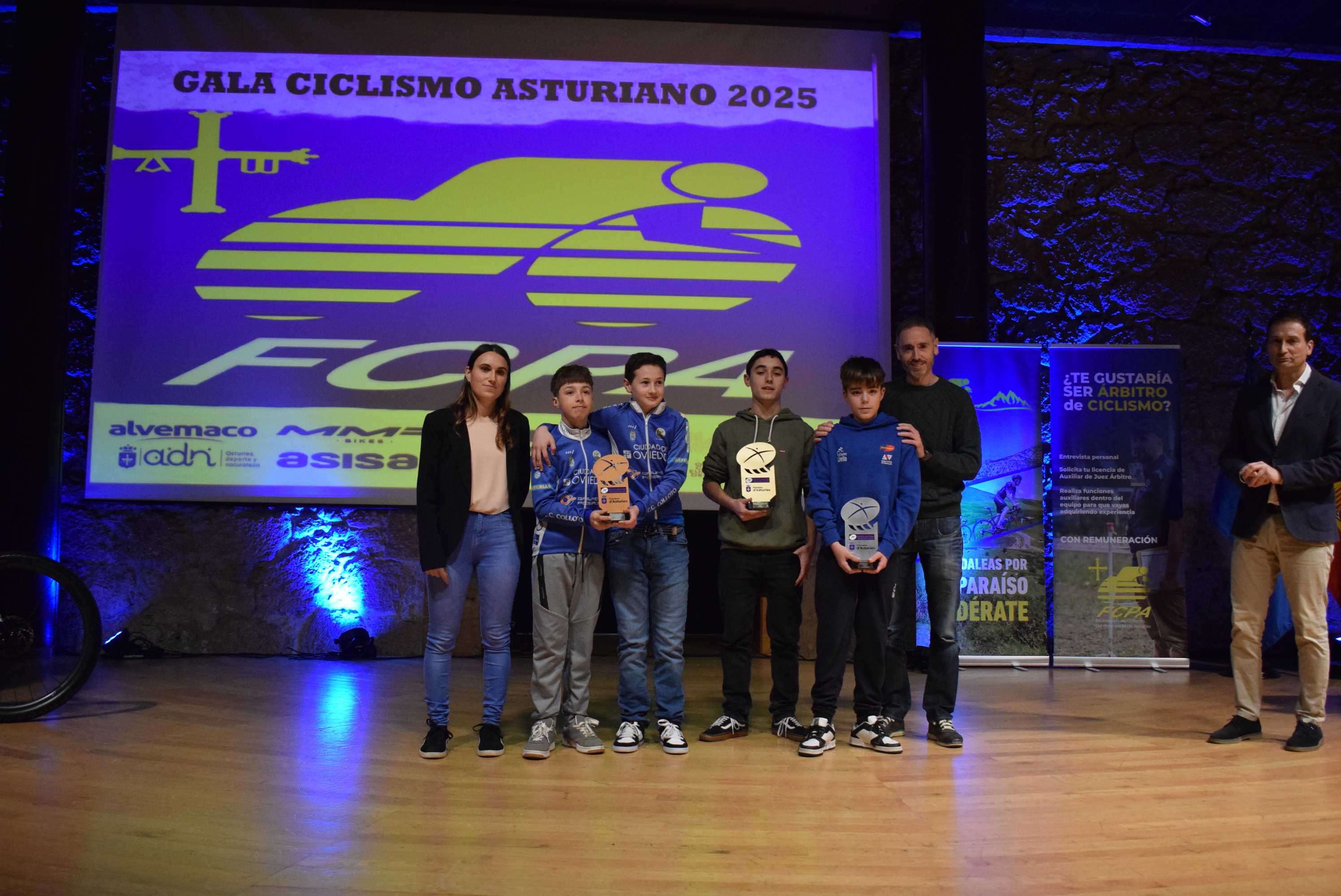 La Gala del Ciclismo Asturiano Premia la Diversidad y el Relevo Generacional en una Noche de Emociones