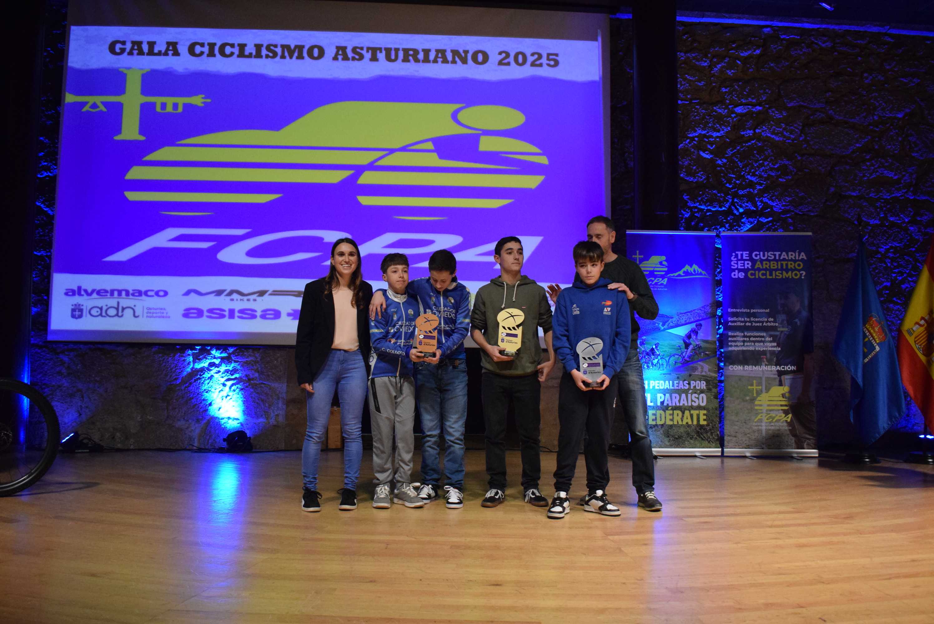 La Gala del Ciclismo Asturiano Premia la Diversidad y el Relevo Generacional en una Noche de Emociones