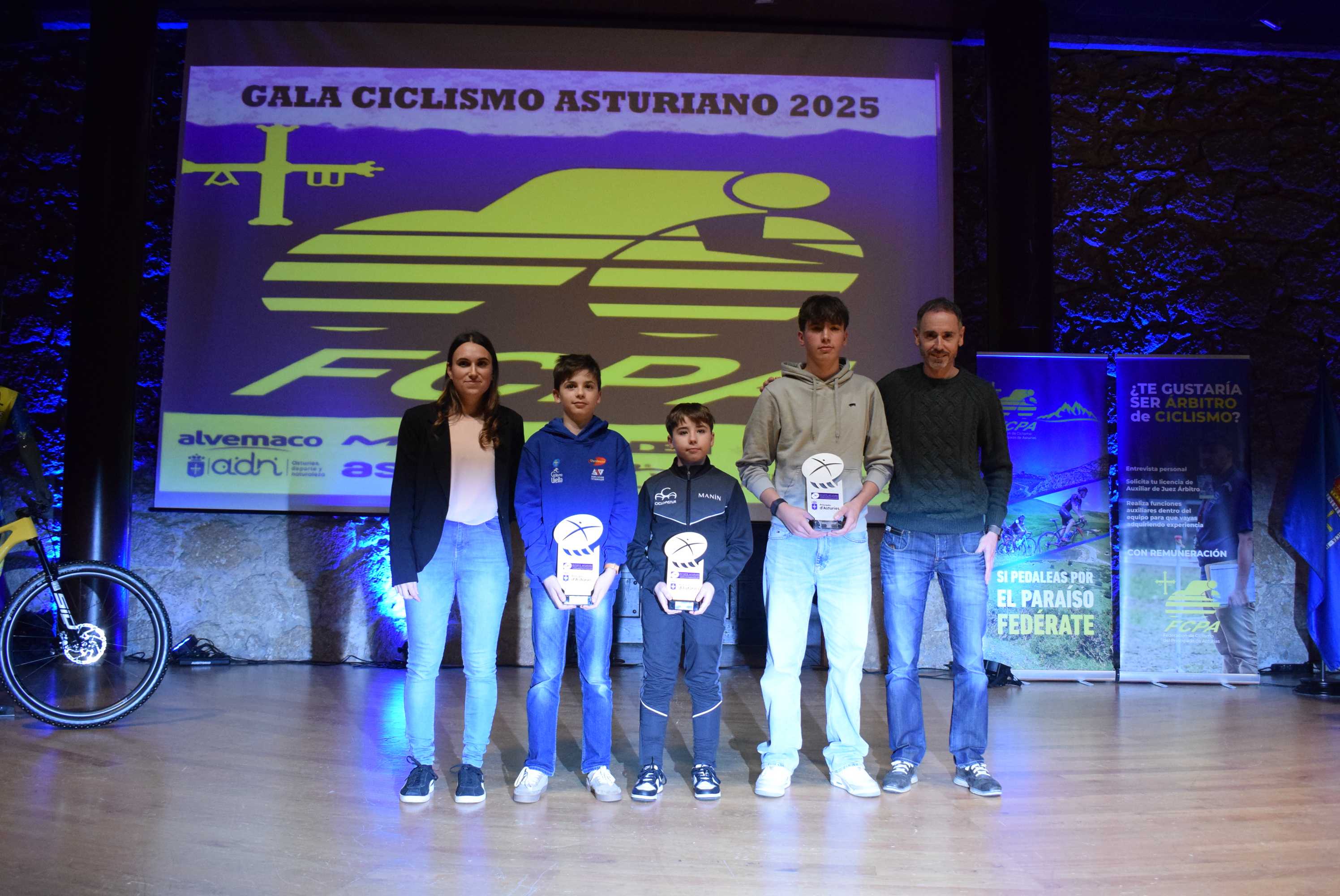 La Gala del Ciclismo Asturiano Premia la Diversidad y el Relevo Generacional en una Noche de Emociones
