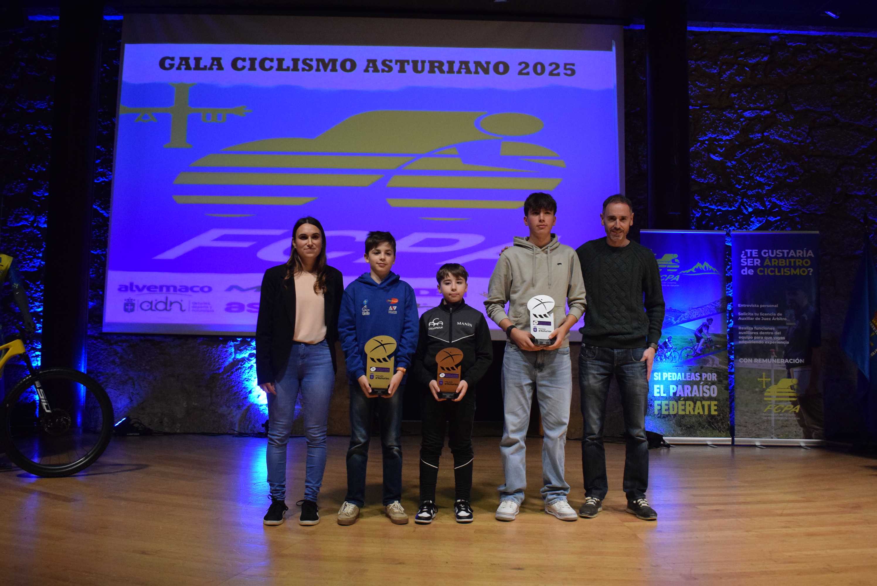 La Gala del Ciclismo Asturiano Premia la Diversidad y el Relevo Generacional en una Noche de Emociones