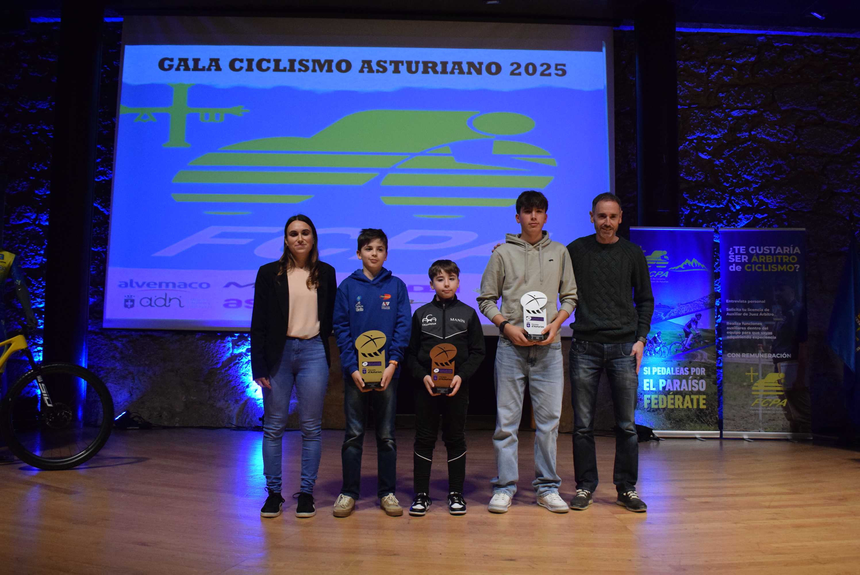 La Gala del Ciclismo Asturiano Premia la Diversidad y el Relevo Generacional en una Noche de Emociones