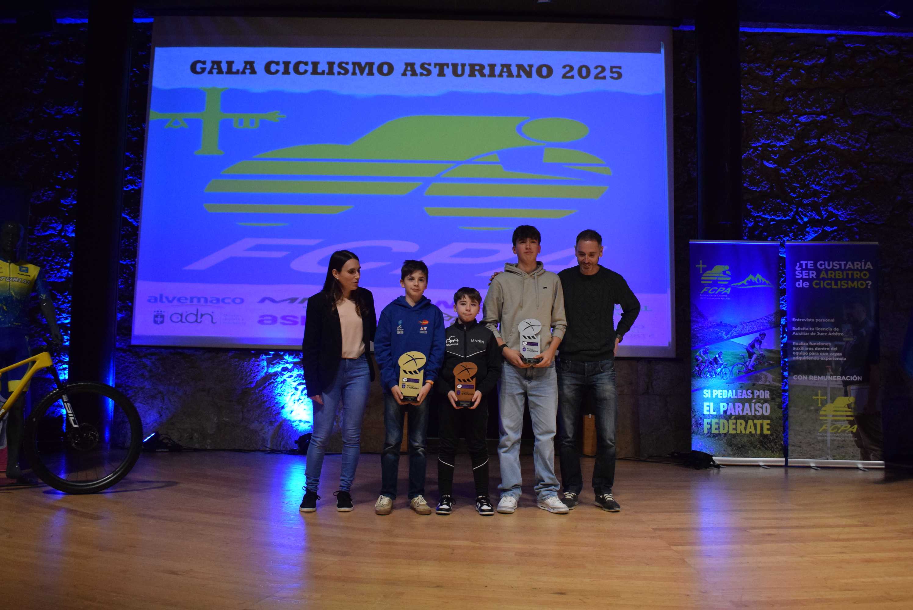 La Gala del Ciclismo Asturiano Premia la Diversidad y el Relevo Generacional en una Noche de Emociones
