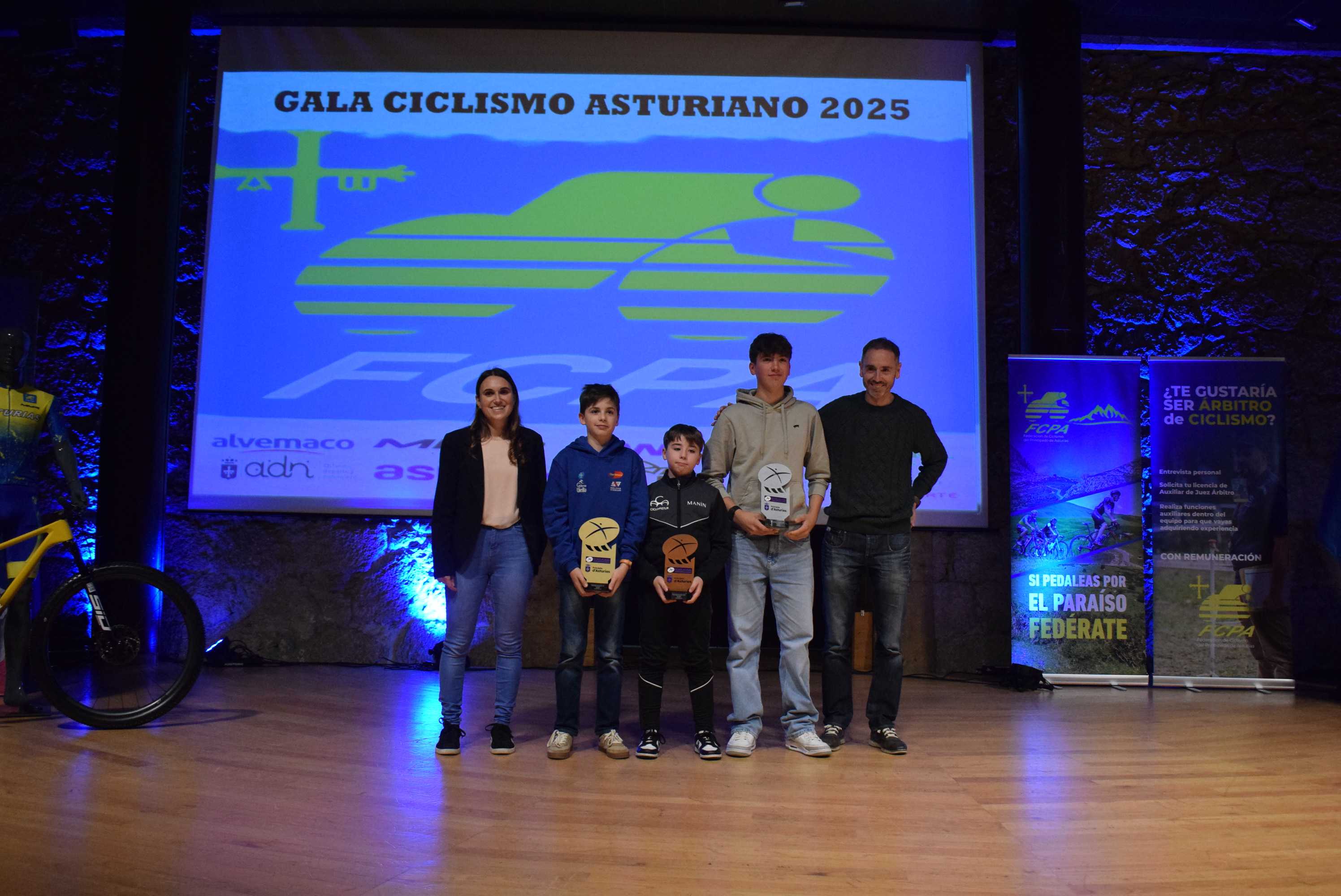 La Gala del Ciclismo Asturiano Premia la Diversidad y el Relevo Generacional en una Noche de Emociones