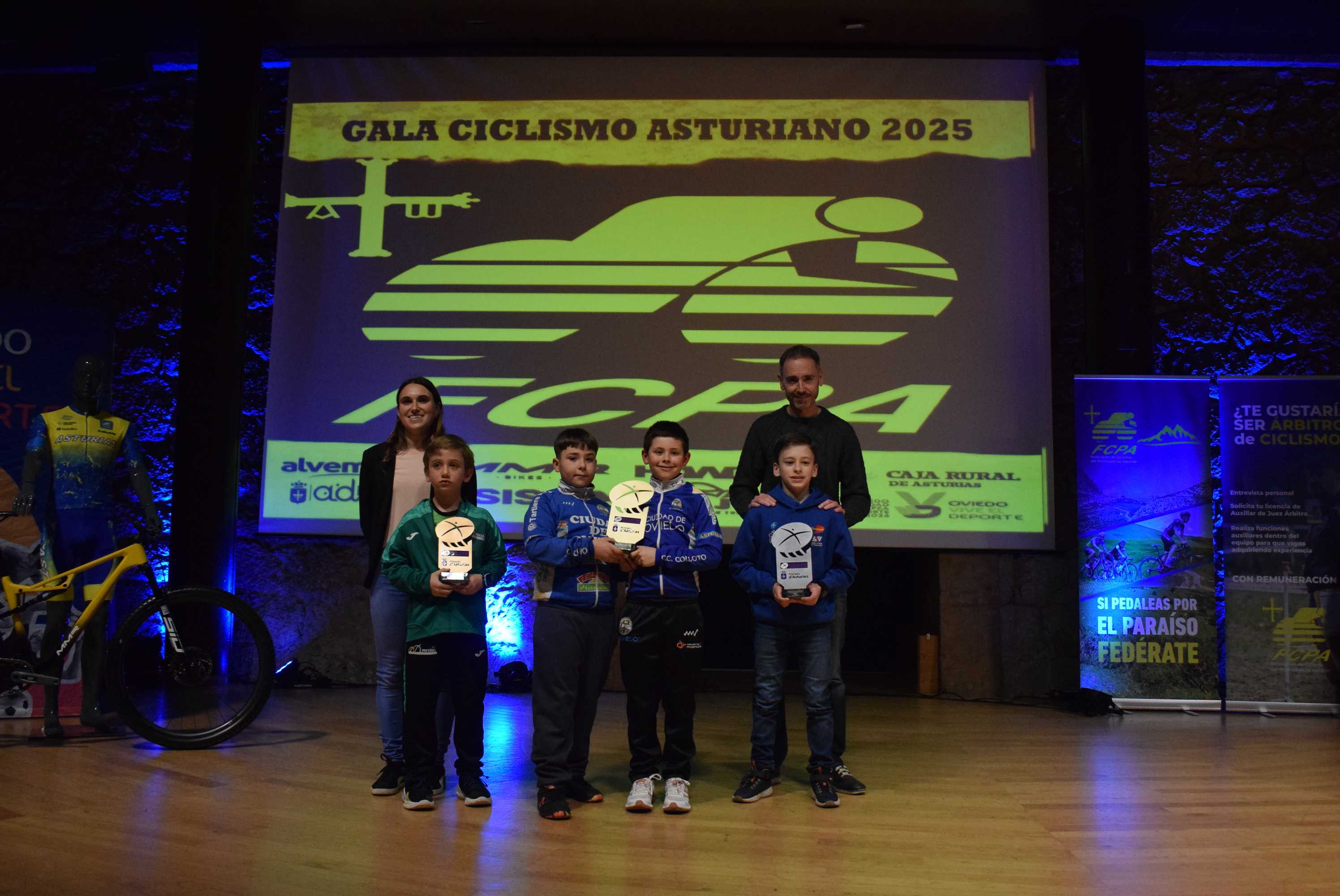 La Gala del Ciclismo Asturiano Premia la Diversidad y el Relevo Generacional en una Noche de Emociones