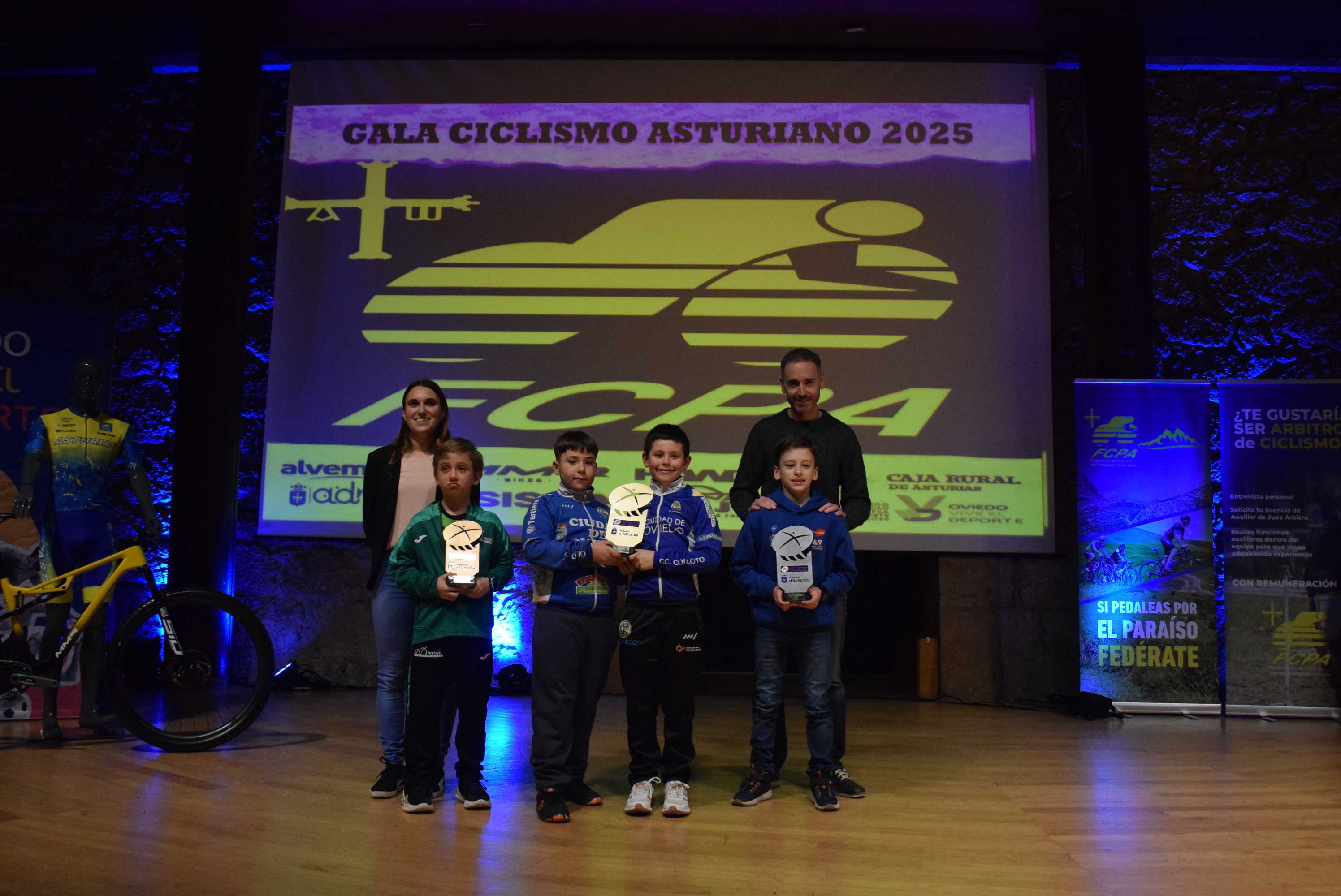 La Gala del Ciclismo Asturiano Premia la Diversidad y el Relevo Generacional en una Noche de Emociones