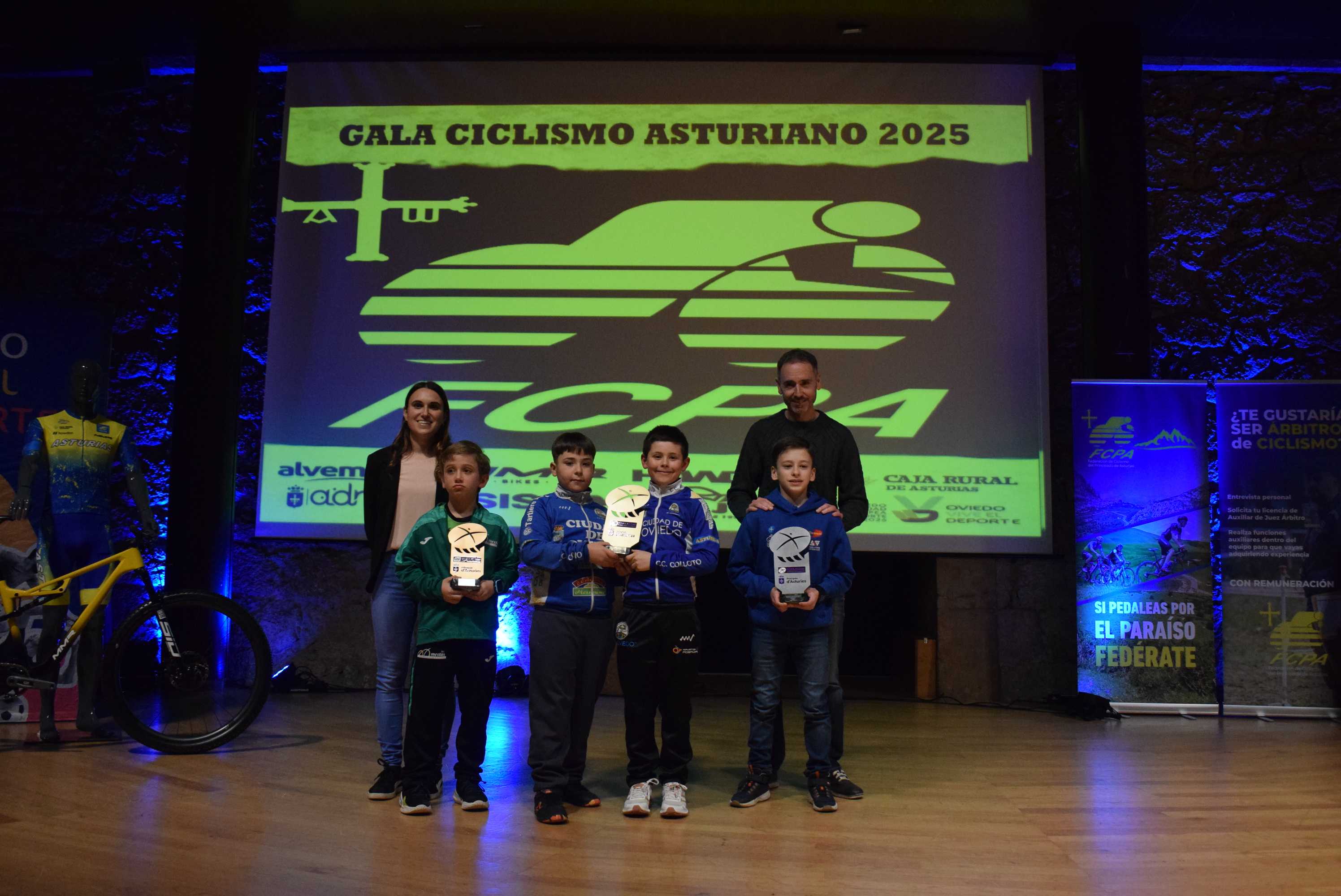 La Gala del Ciclismo Asturiano Premia la Diversidad y el Relevo Generacional en una Noche de Emociones