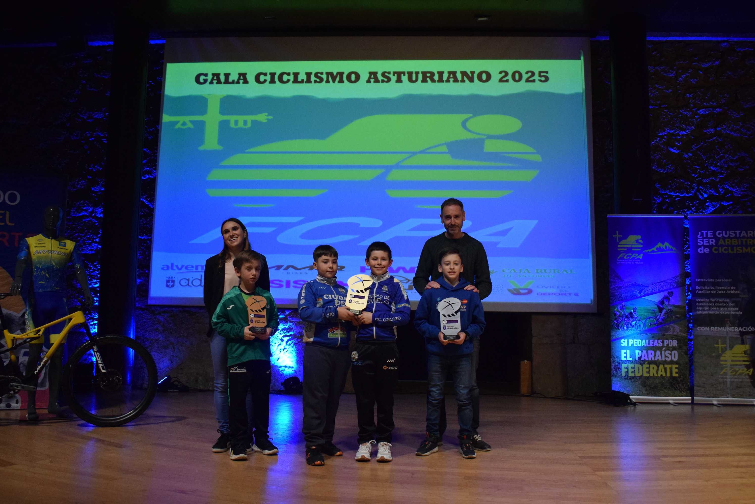 La Gala del Ciclismo Asturiano Premia la Diversidad y el Relevo Generacional en una Noche de Emociones
