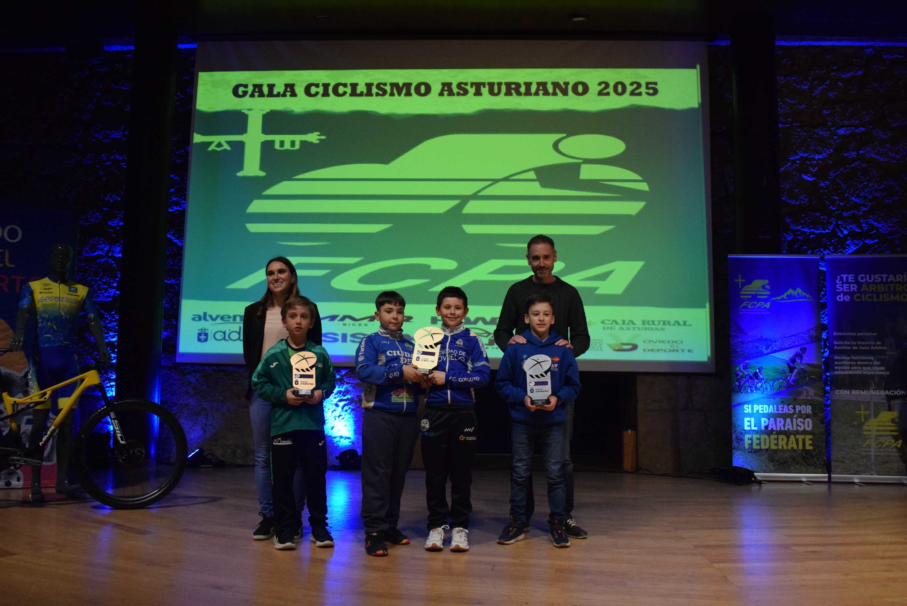 La Gala del Ciclismo Asturiano Premia la Diversidad y el Relevo Generacional en una Noche de Emociones