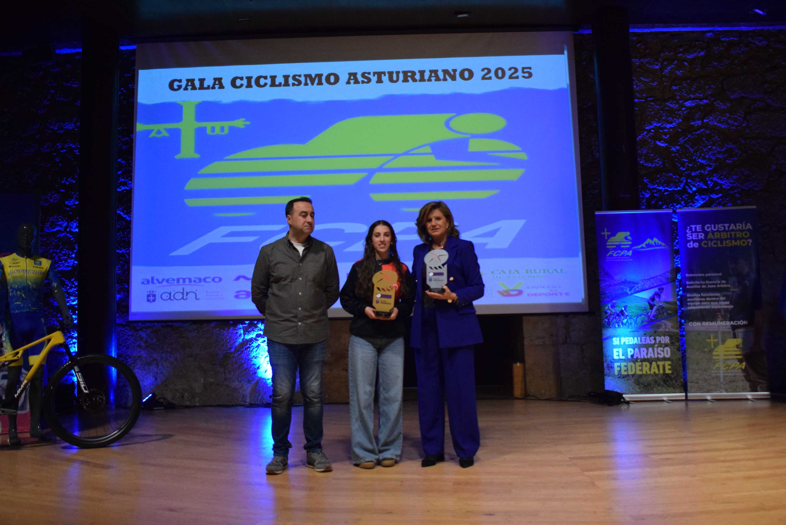 La Gala del Ciclismo Asturiano Premia la Diversidad y el Relevo Generacional en una Noche de Emociones