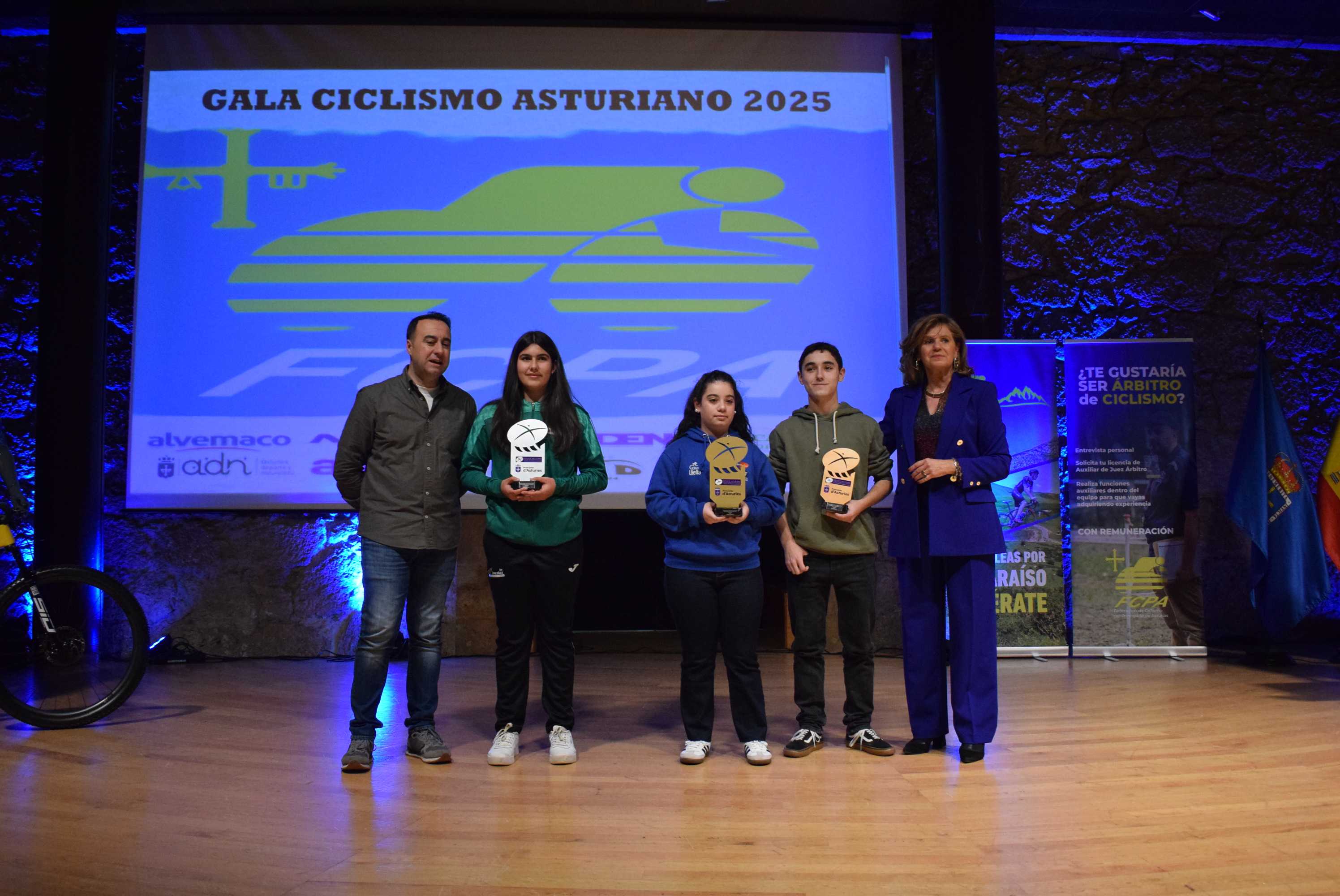 La Gala del Ciclismo Asturiano Premia la Diversidad y el Relevo Generacional en una Noche de Emociones