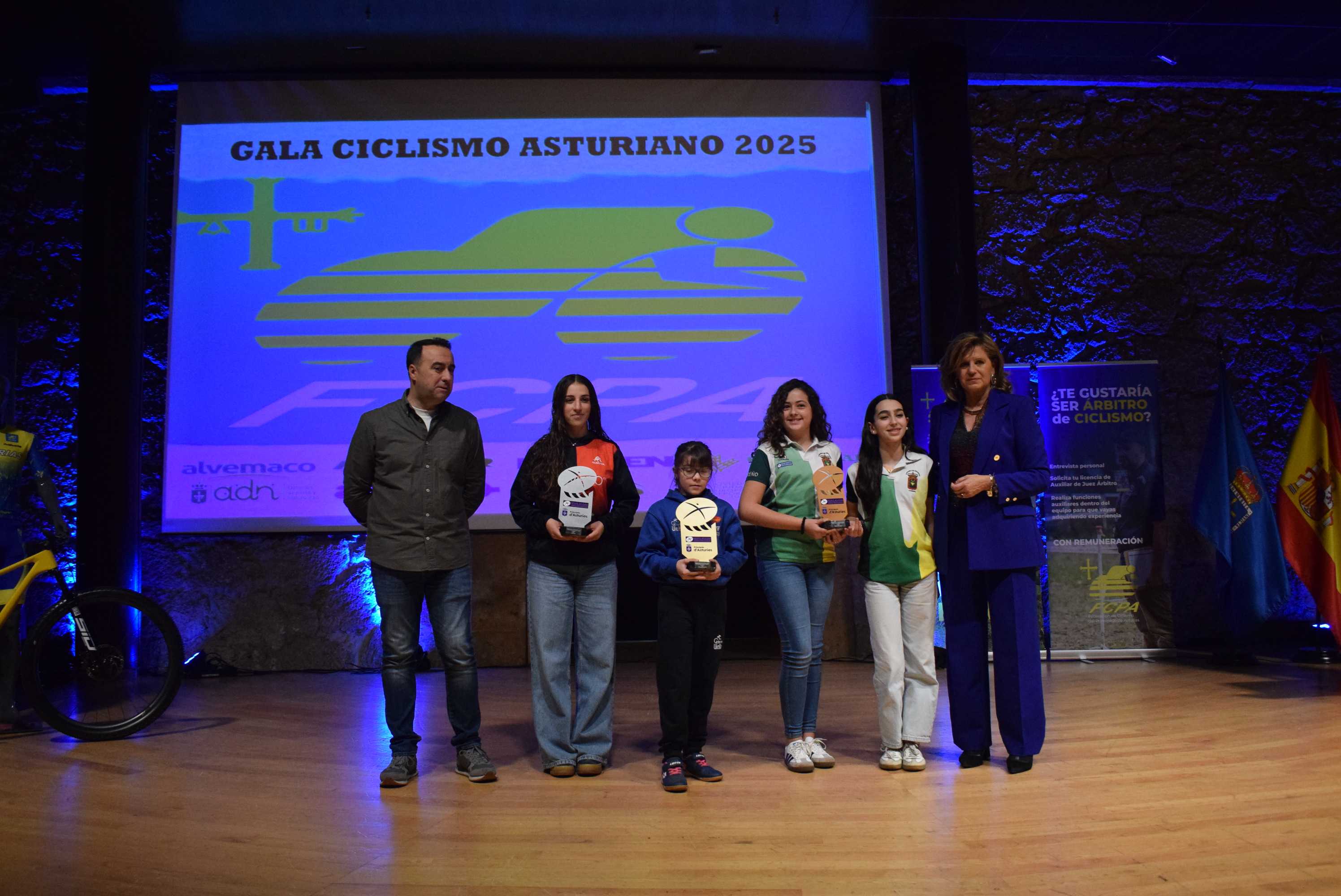 La Gala del Ciclismo Asturiano Premia la Diversidad y el Relevo Generacional en una Noche de Emociones