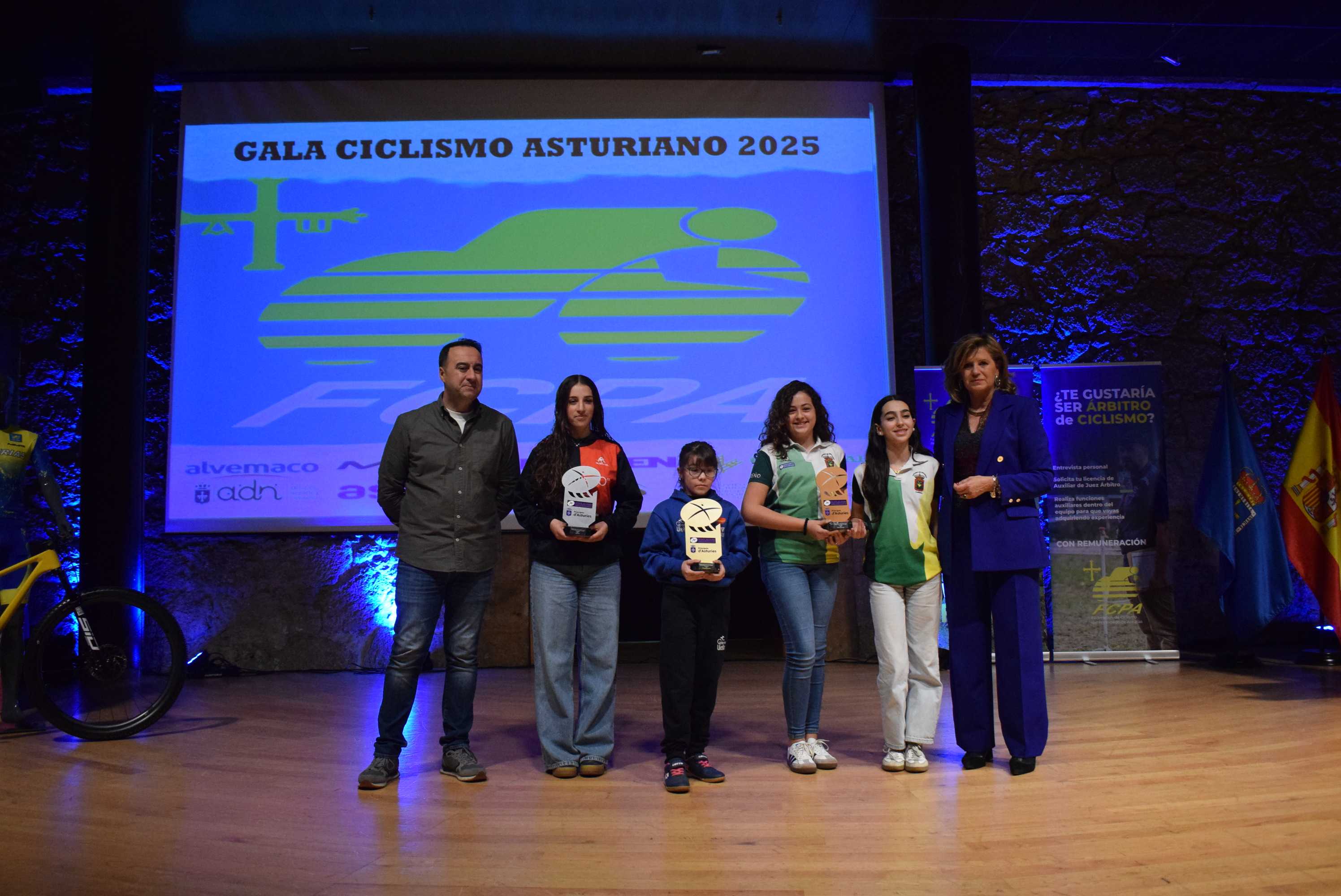 La Gala del Ciclismo Asturiano Premia la Diversidad y el Relevo Generacional en una Noche de Emociones