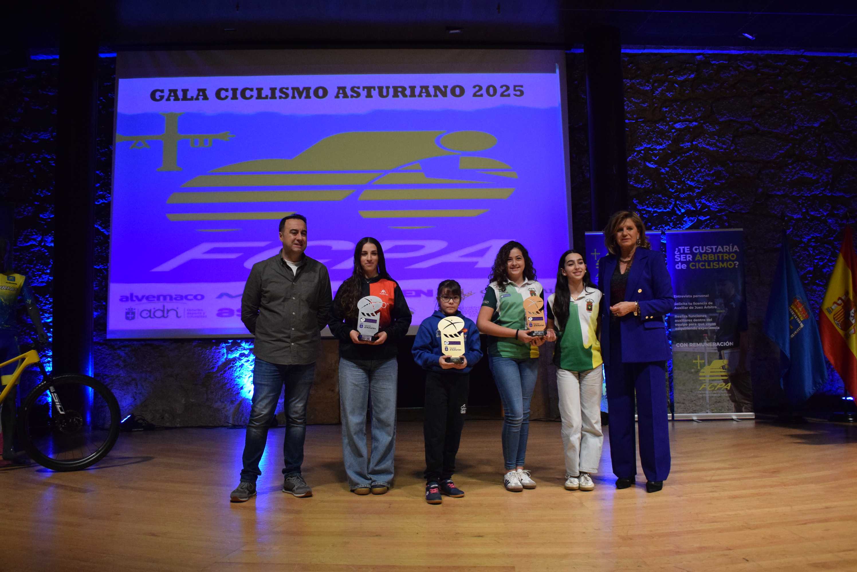 La Gala del Ciclismo Asturiano Premia la Diversidad y el Relevo Generacional en una Noche de Emociones