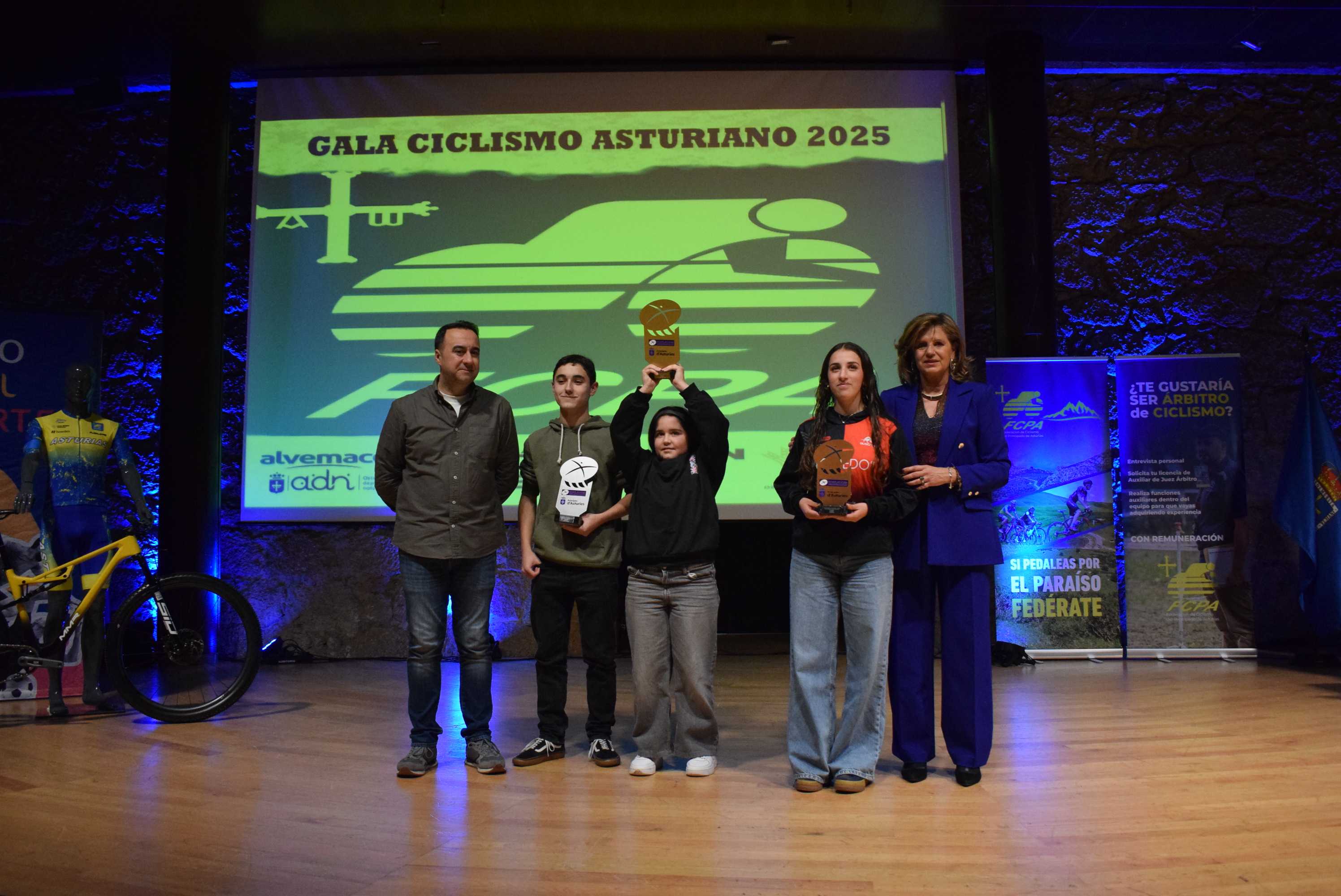 La Gala del Ciclismo Asturiano Premia la Diversidad y el Relevo Generacional en una Noche de Emociones