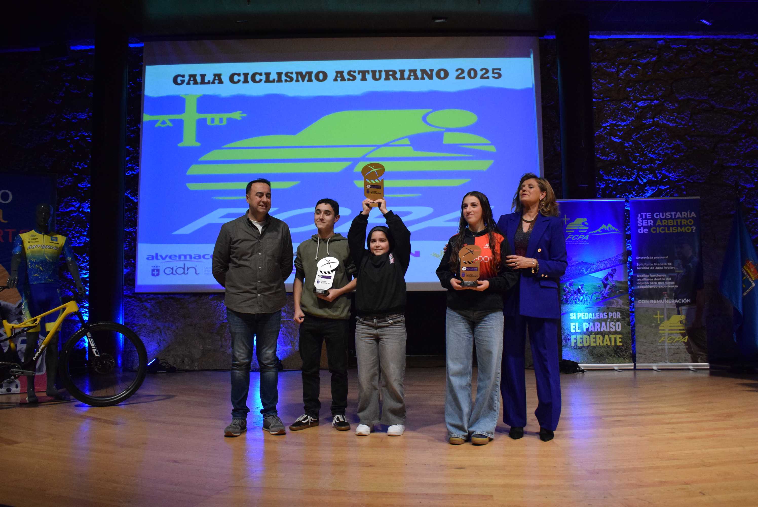 La Gala del Ciclismo Asturiano Premia la Diversidad y el Relevo Generacional en una Noche de Emociones